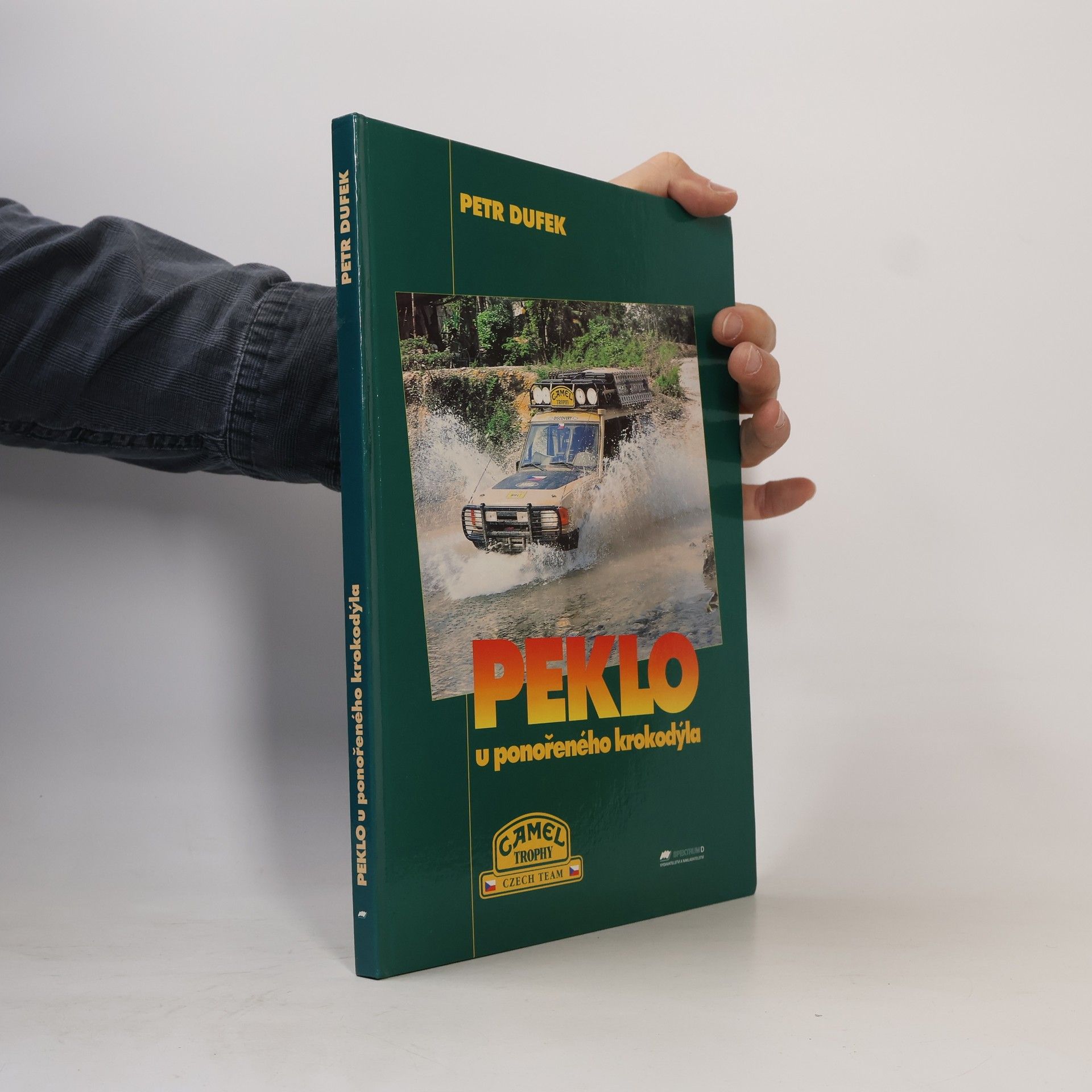 Petr Dufek Peklo u ponořeného krokodýla