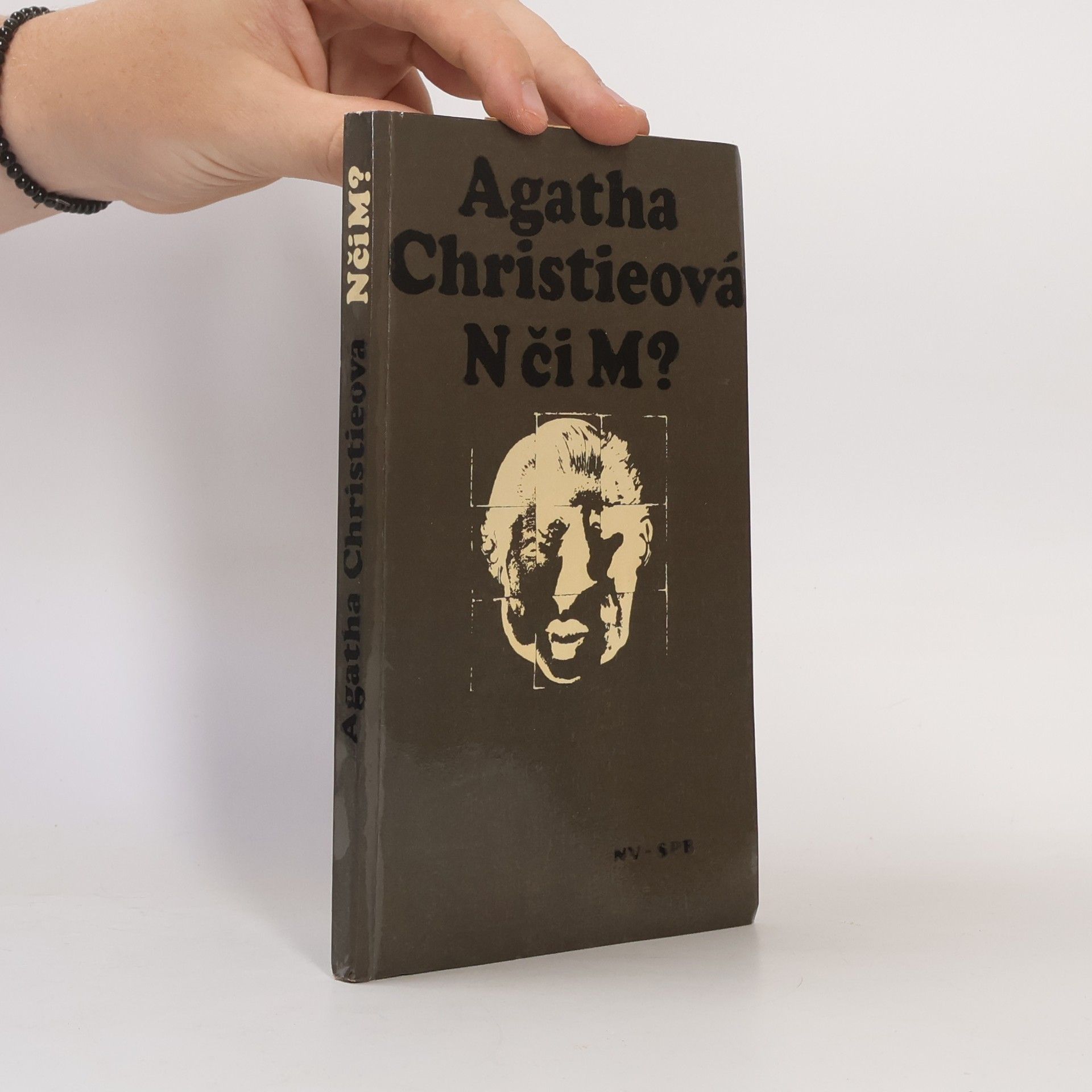 Agatha Christie N či M?