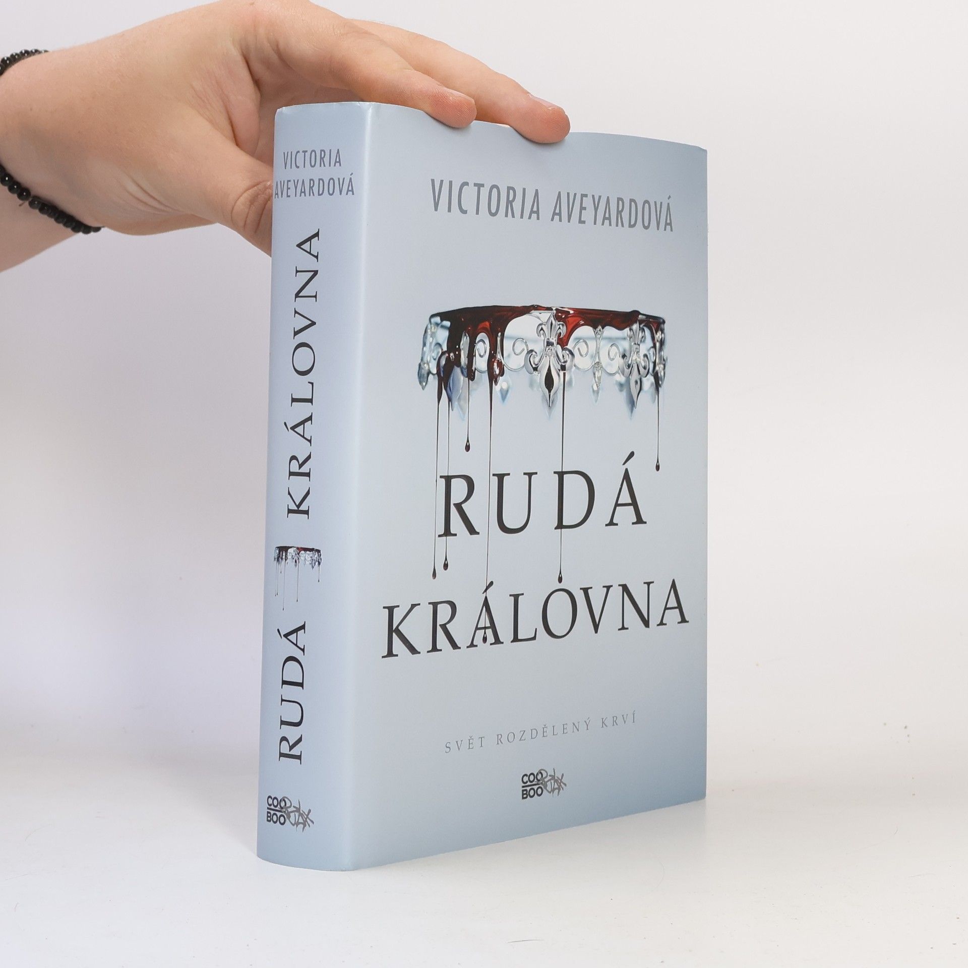 Victoria Aveyard Rudá královna. 1. díl