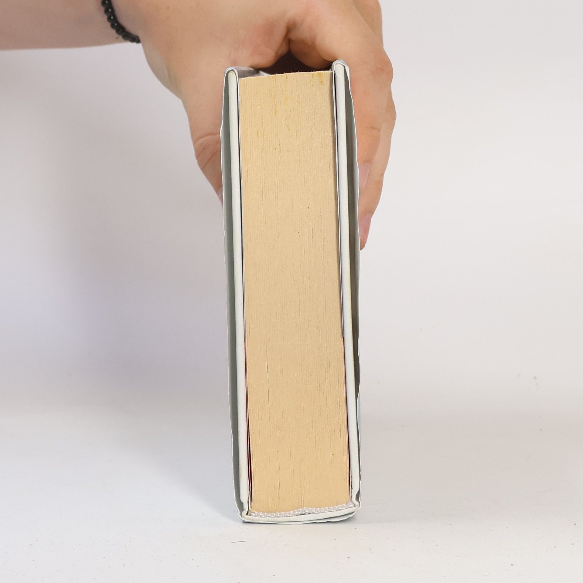 Victoria Aveyard Rudá královna. 1. díl