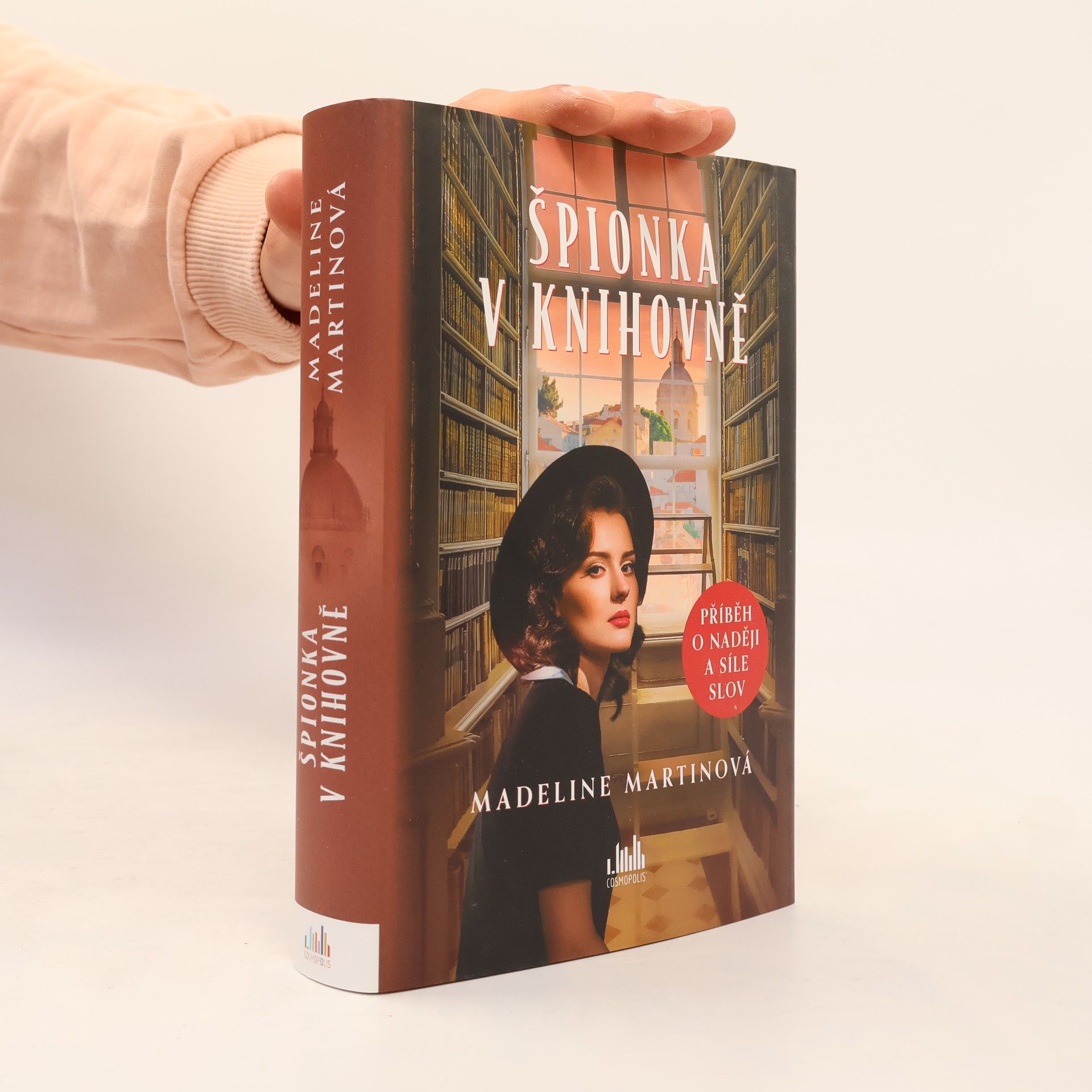 Madeline Martin Špionka v knihovně