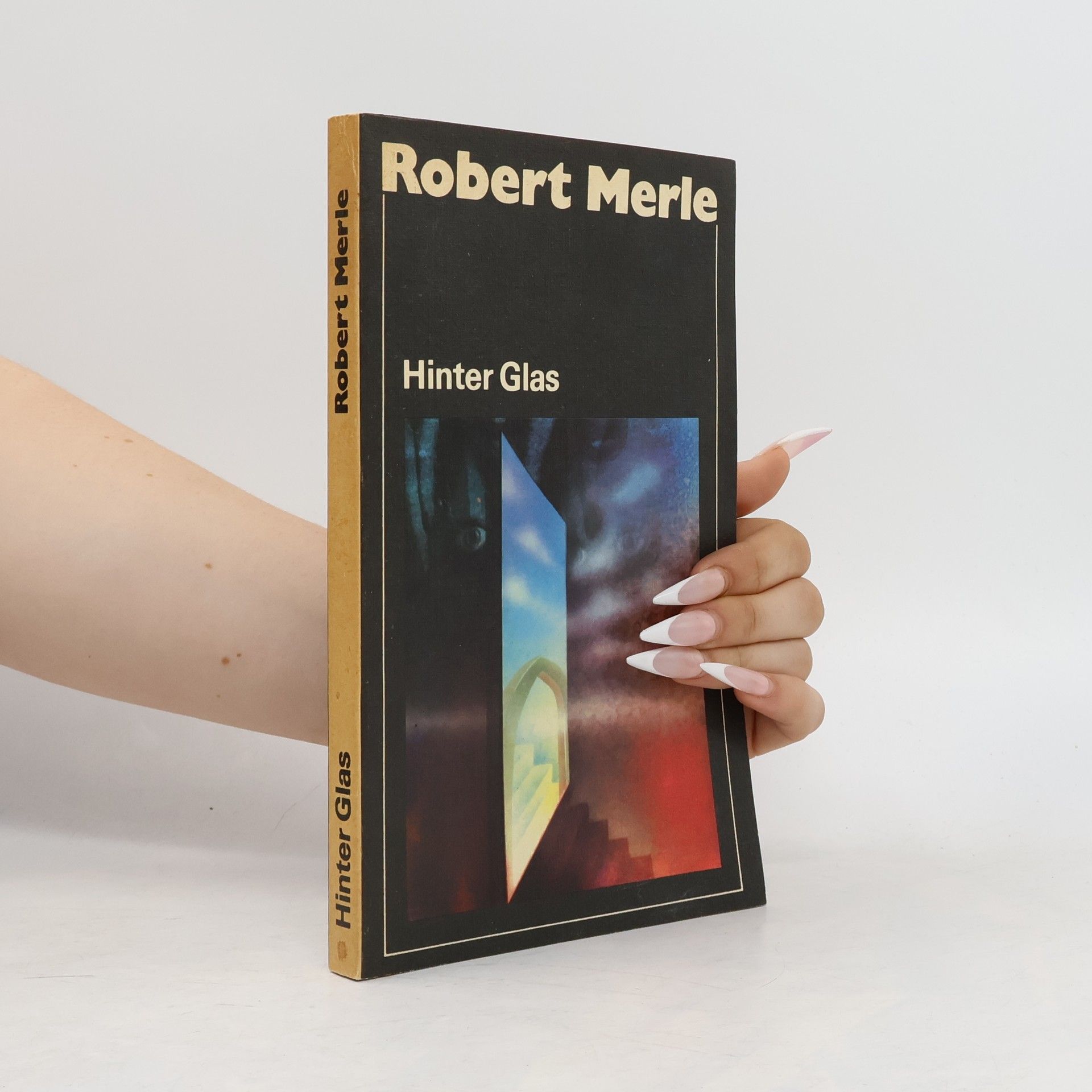 Hinter Glas