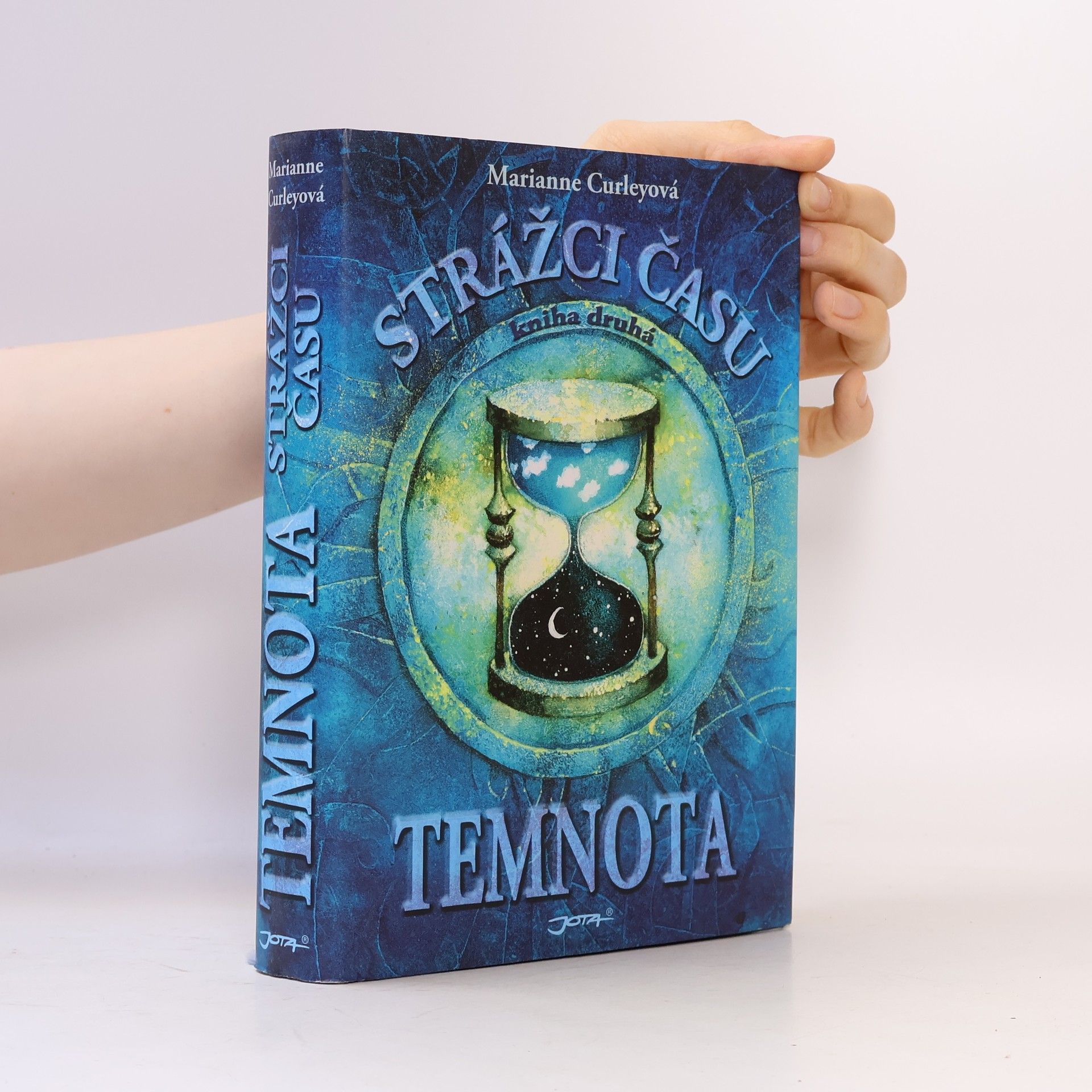 Marianne Curley Temnota. Strážci času. 2. díl