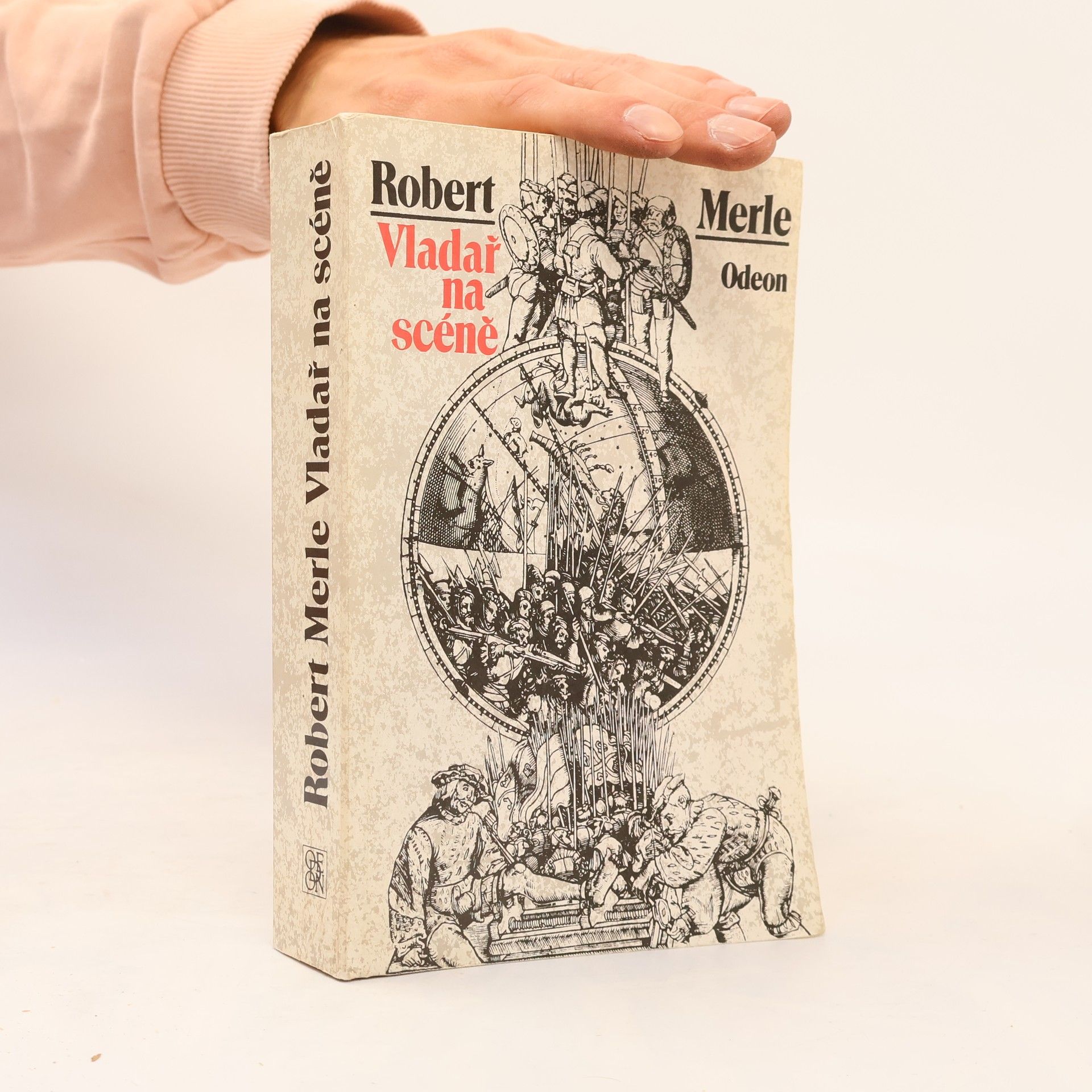 Robert Merle Vladař na scéně