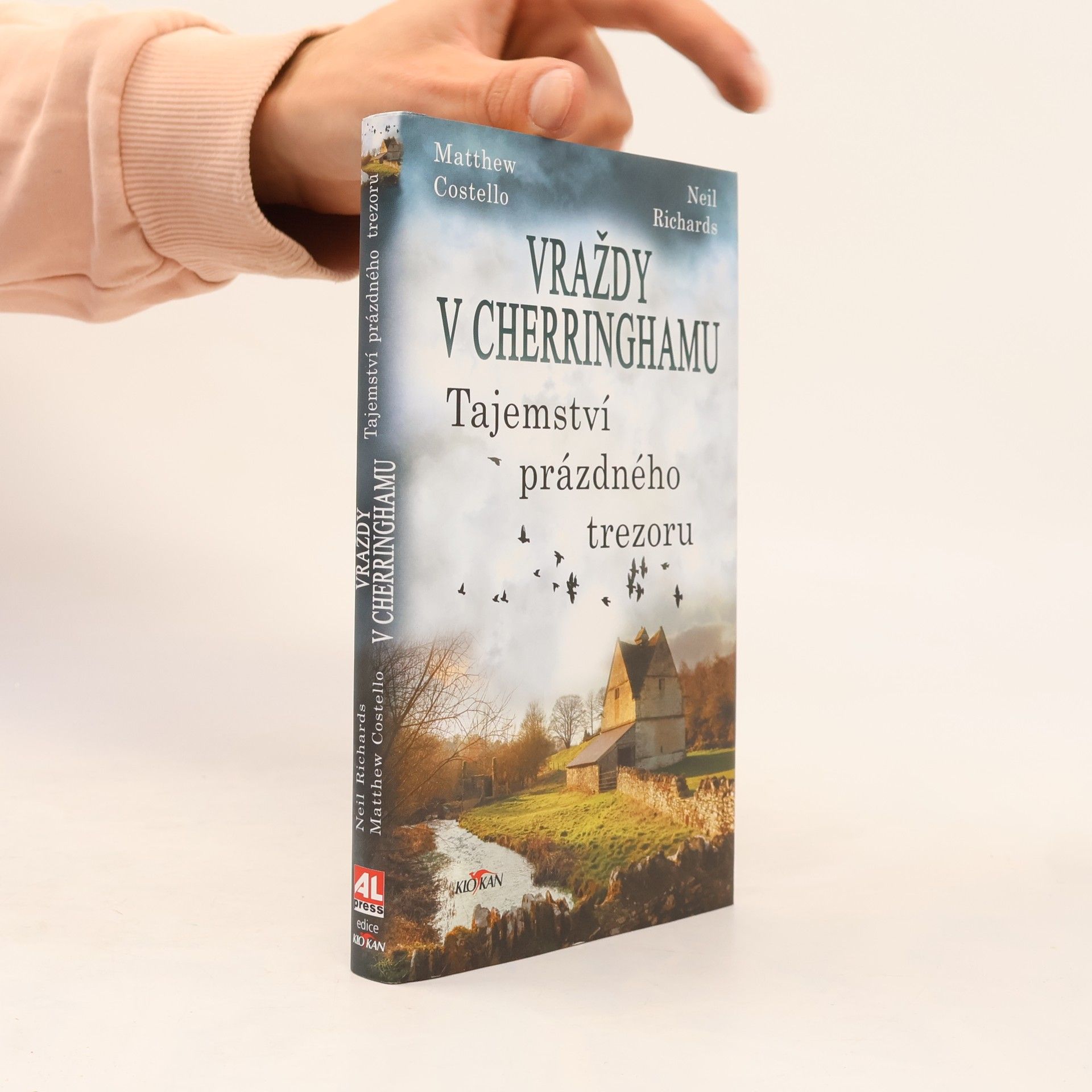 Neil Richards Vraždy v Cherringhamu. Tajemství prázdného trezoru