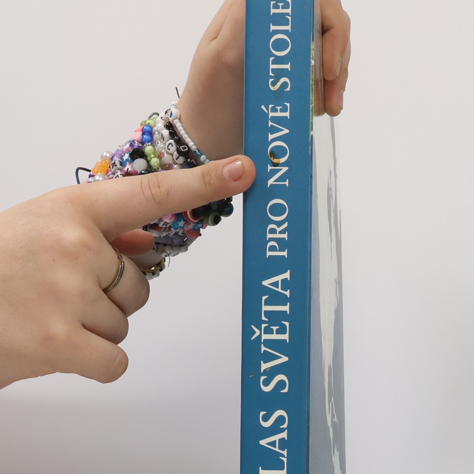 Jiří Hanuš Ilustrovaný atlas světa pro nové století