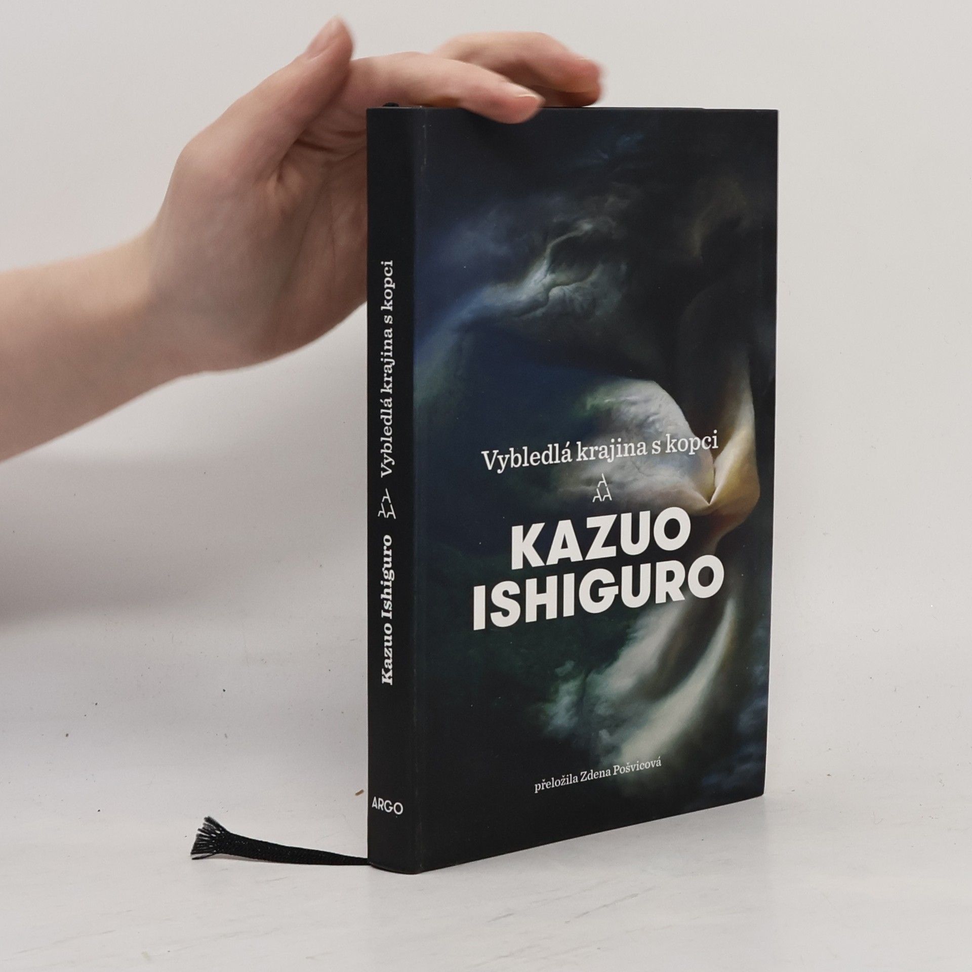 Kazuo Ishiguro Vybledlá krajina s kopci