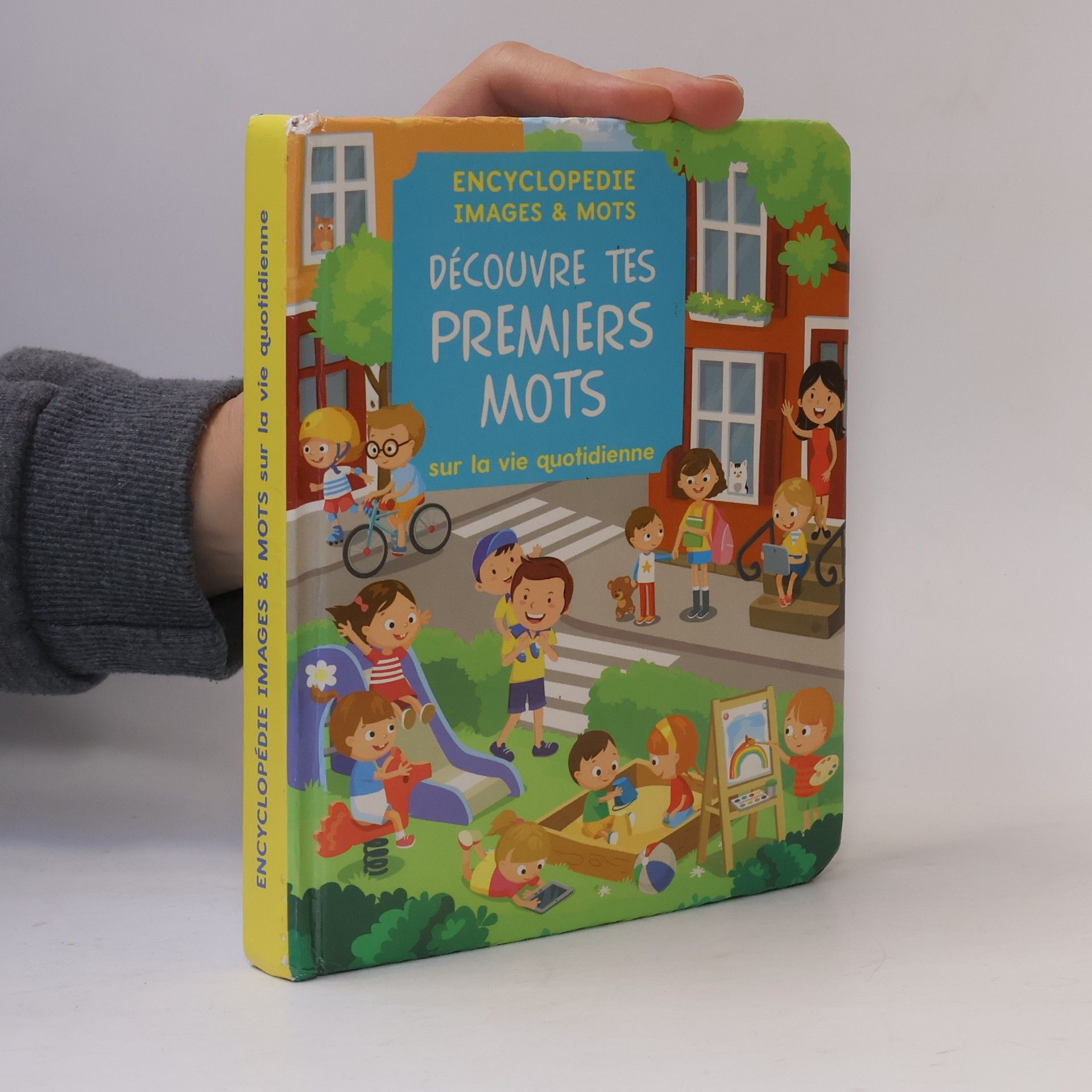 Collectif d'auteurs Découvre tes premiers mots sur la vie quotidienne