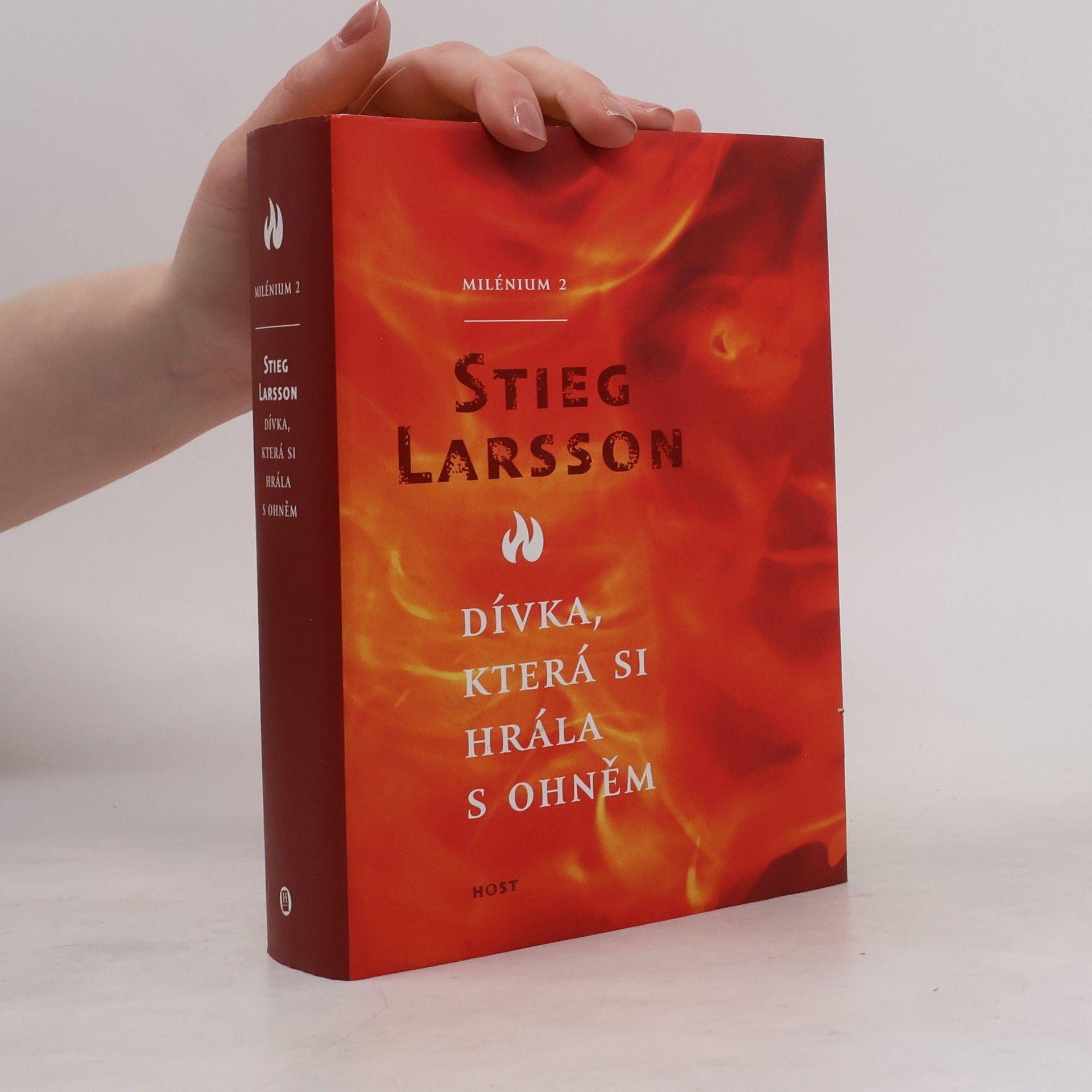 Dívka, která si hrála s ohněm