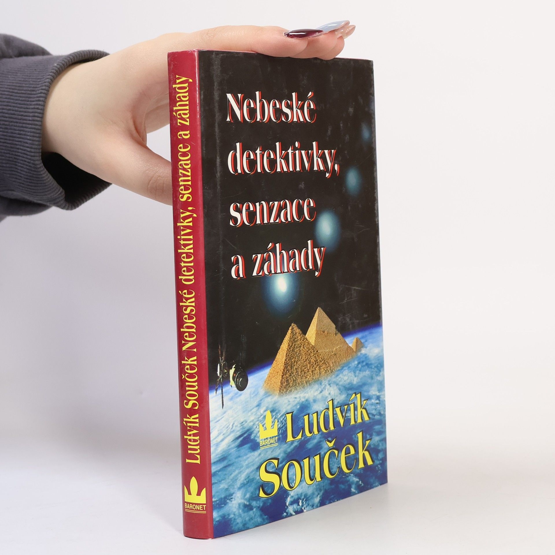 Nebeské detektivky, senzace a záhady
