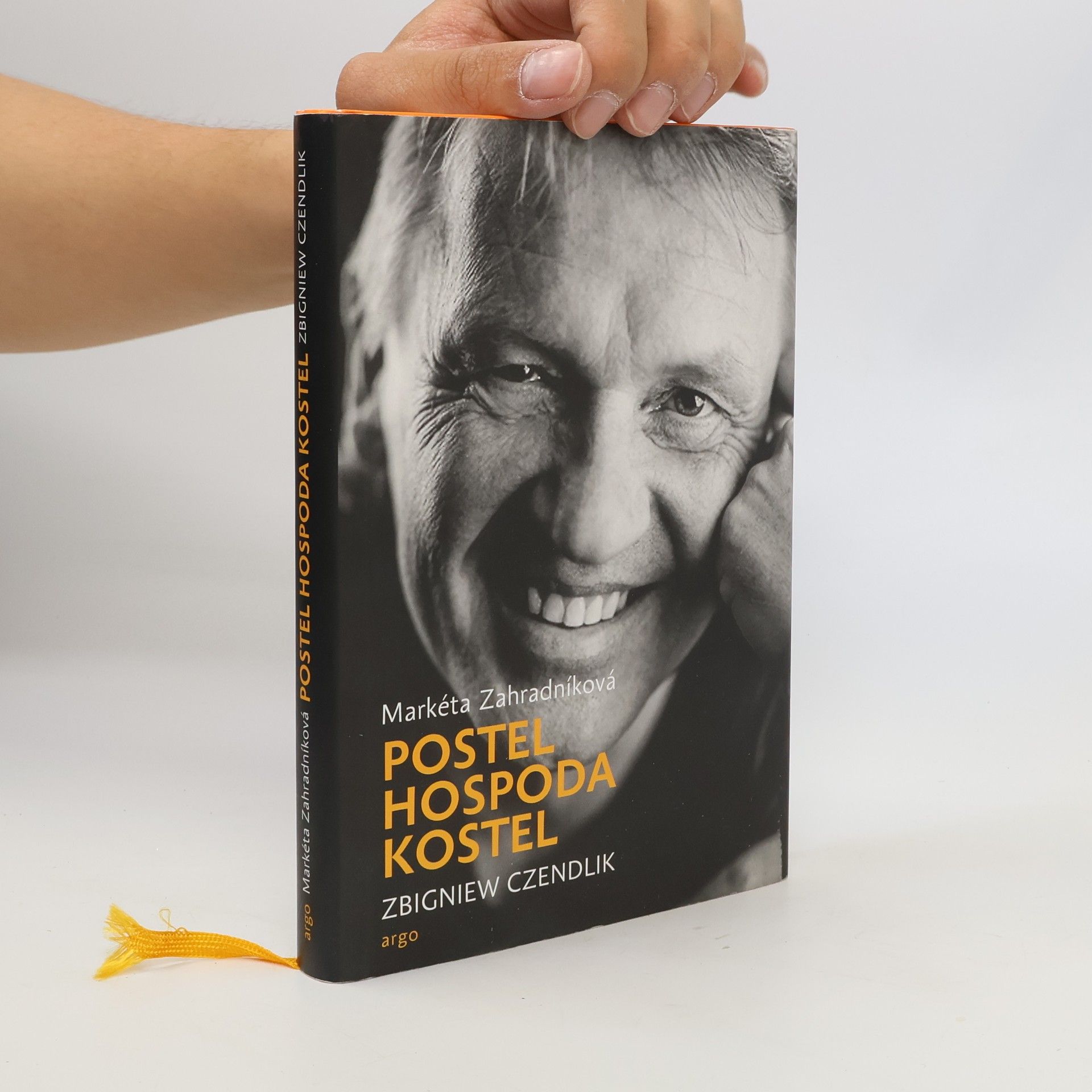 Postel, hospoda, kostel
