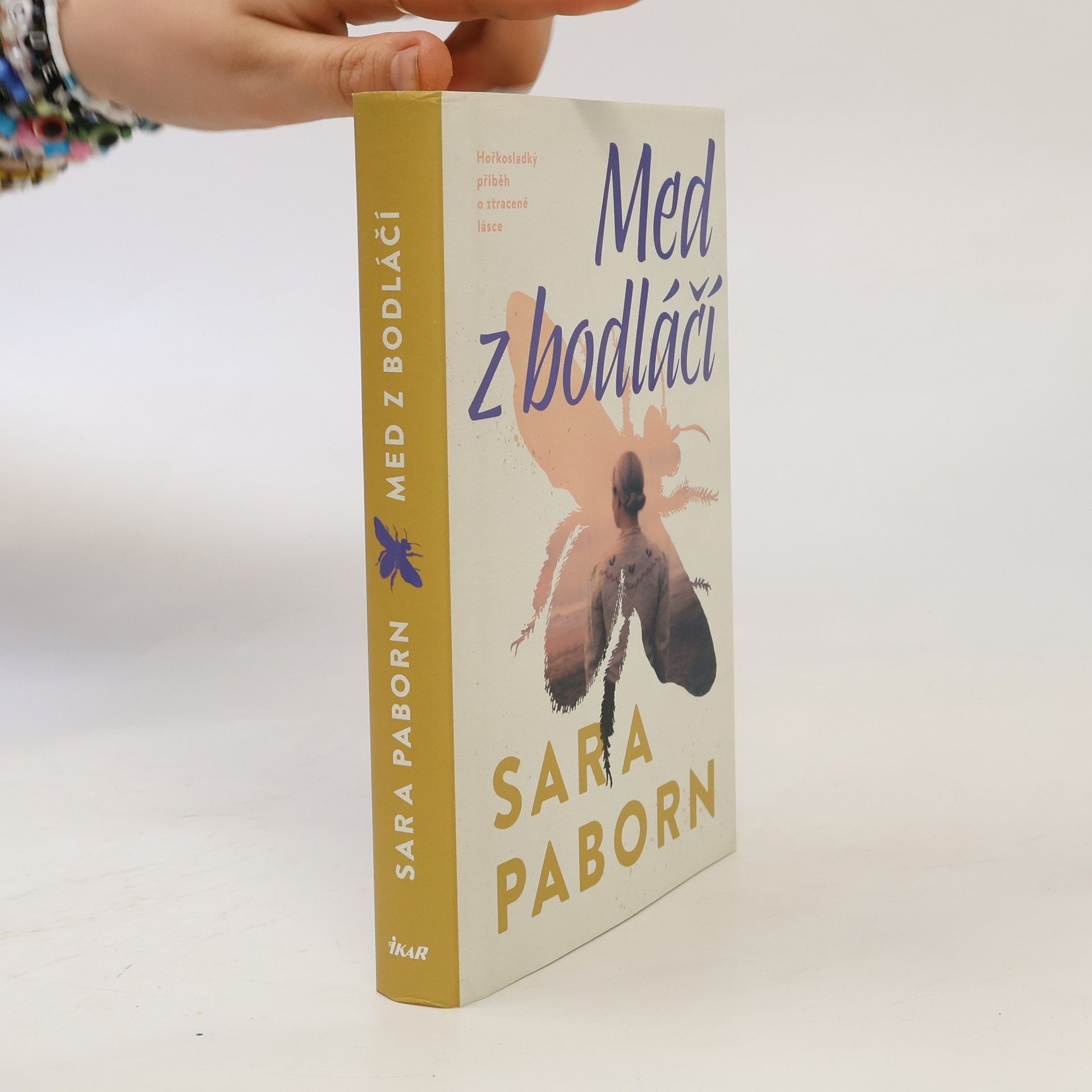 Sara Paborn Med z bodláčí