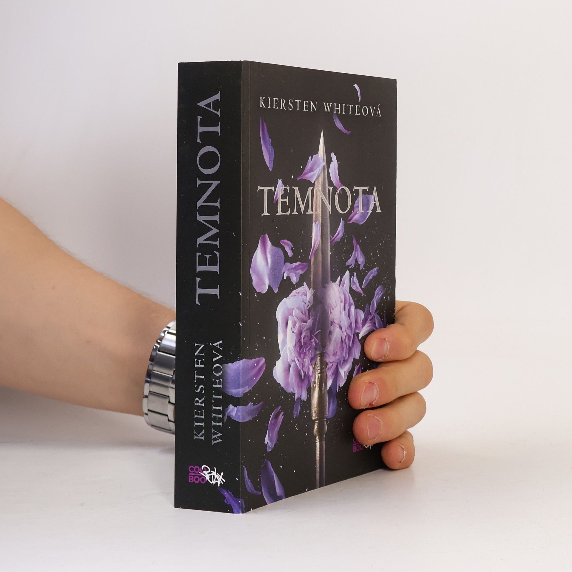 Kiersten White Temnota: Dobyvatelská sága 1
