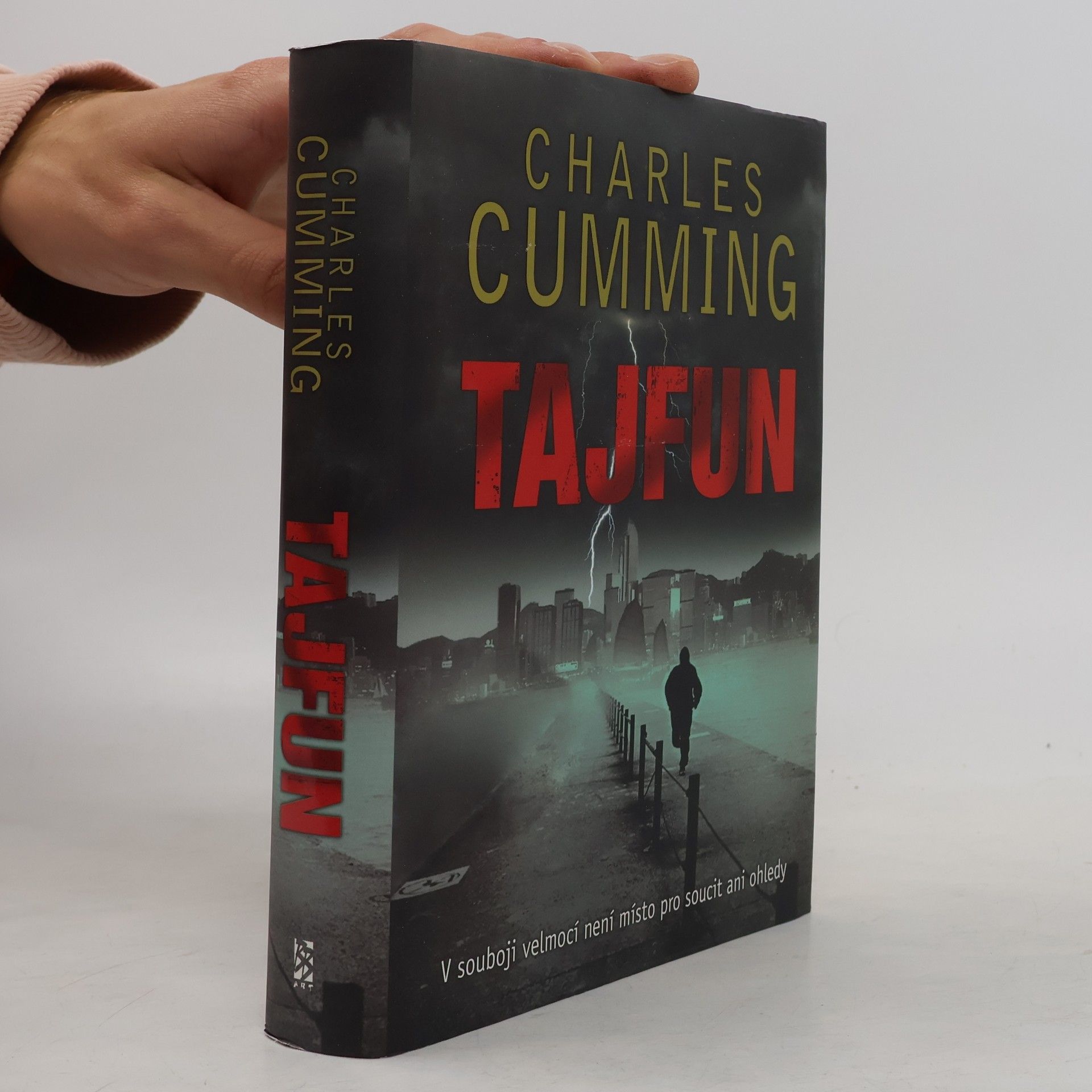 Charles Cumming Tajfun