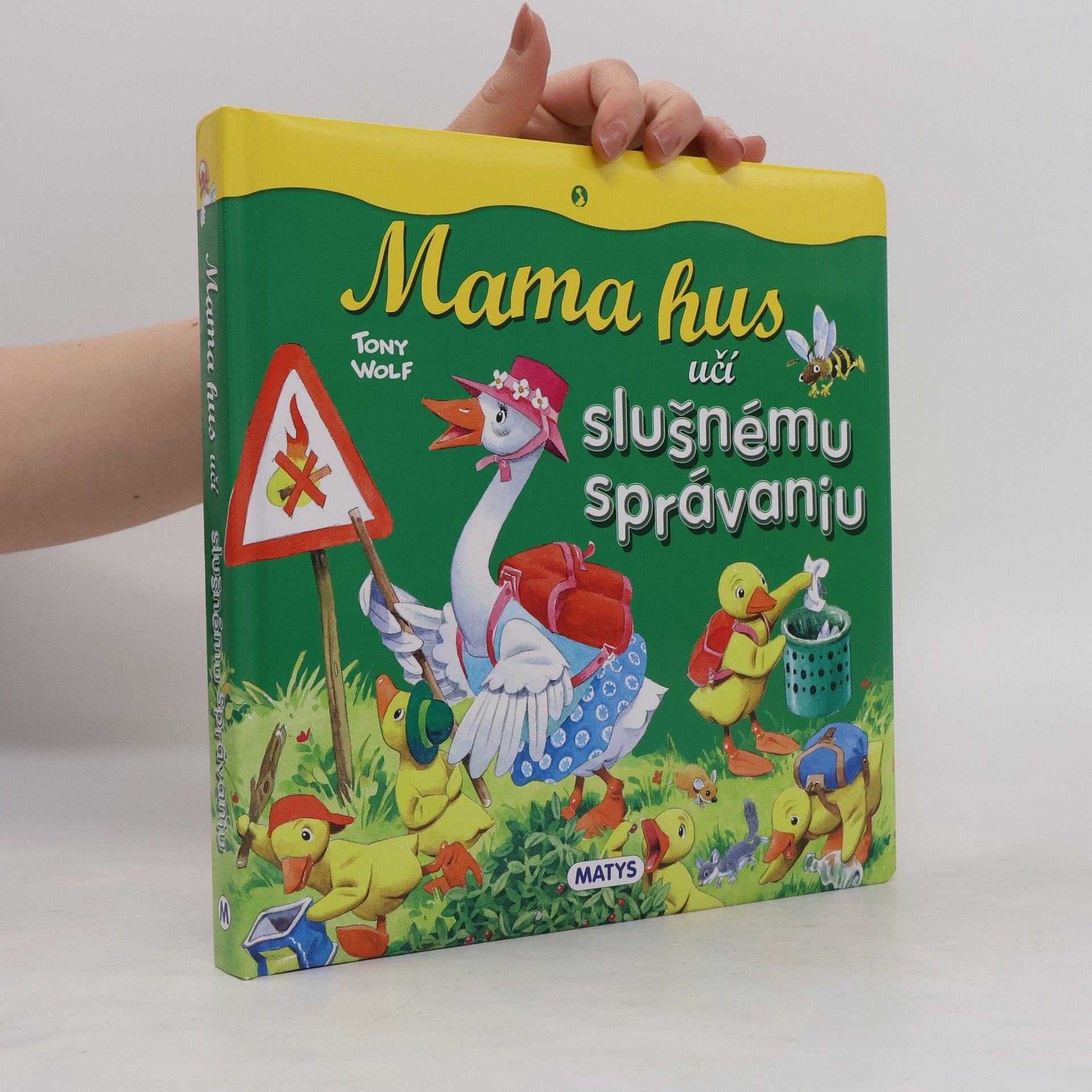 Tomy Wolf Mama hus učí slušnému správaniu