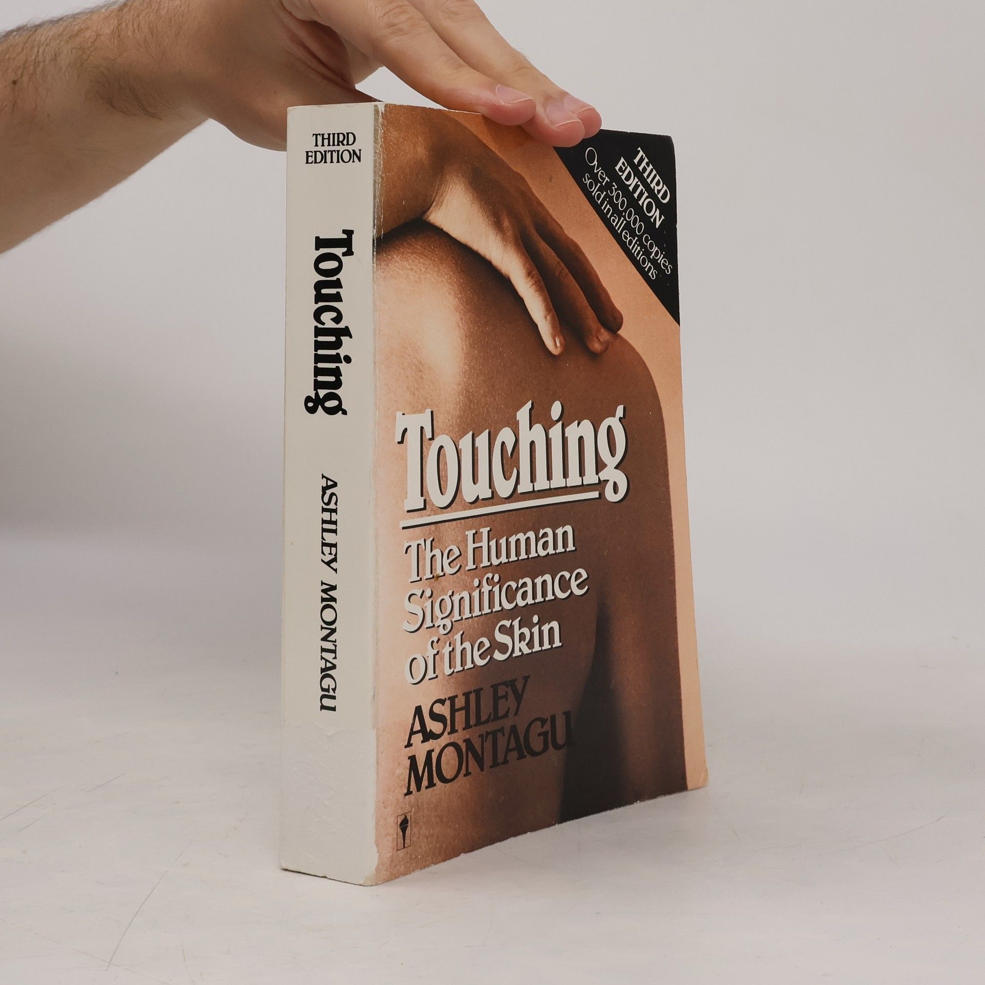 Ashley Montagu Touching : the human significance of the skin