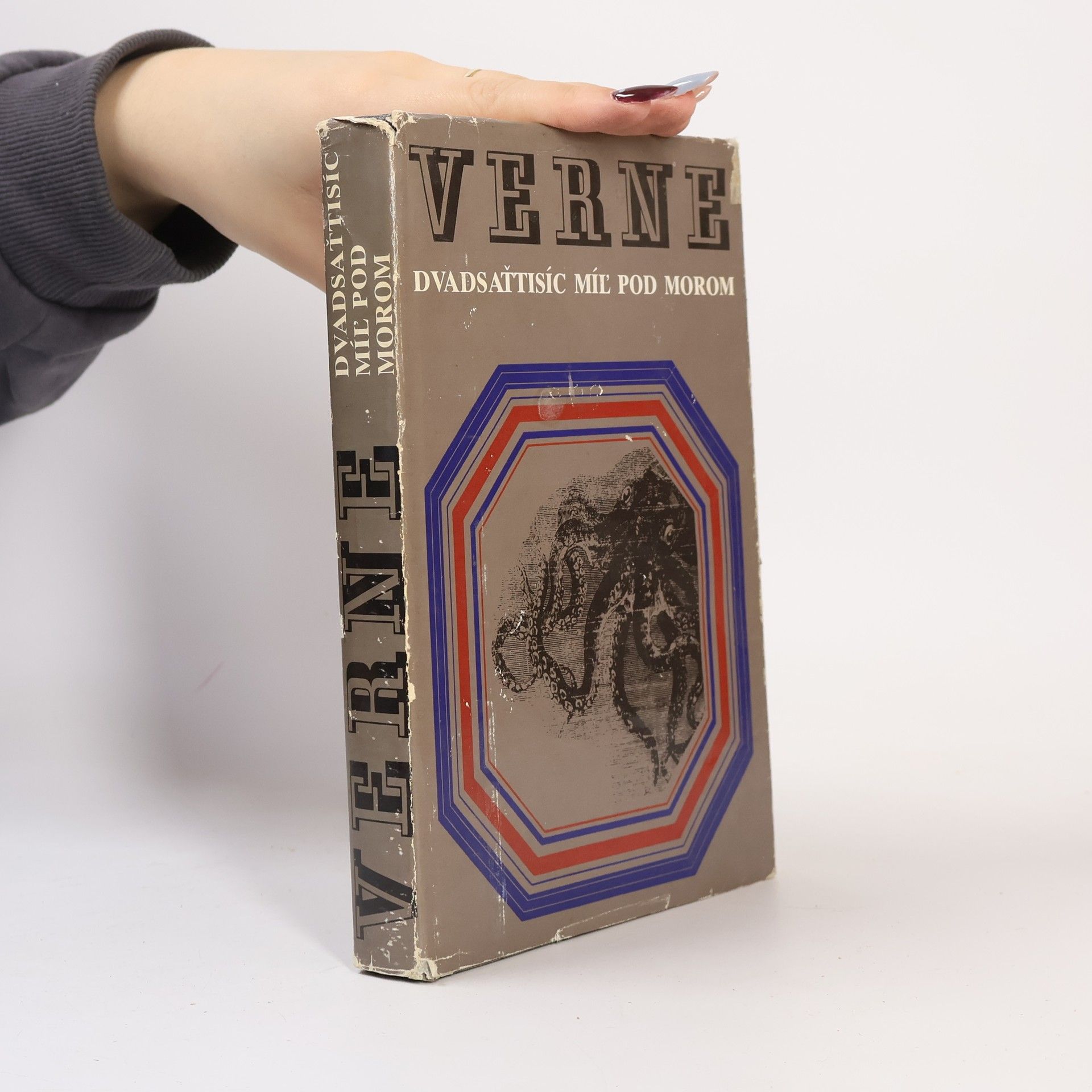 Jules Verne Dvadsaťtisíc míľ pod morom