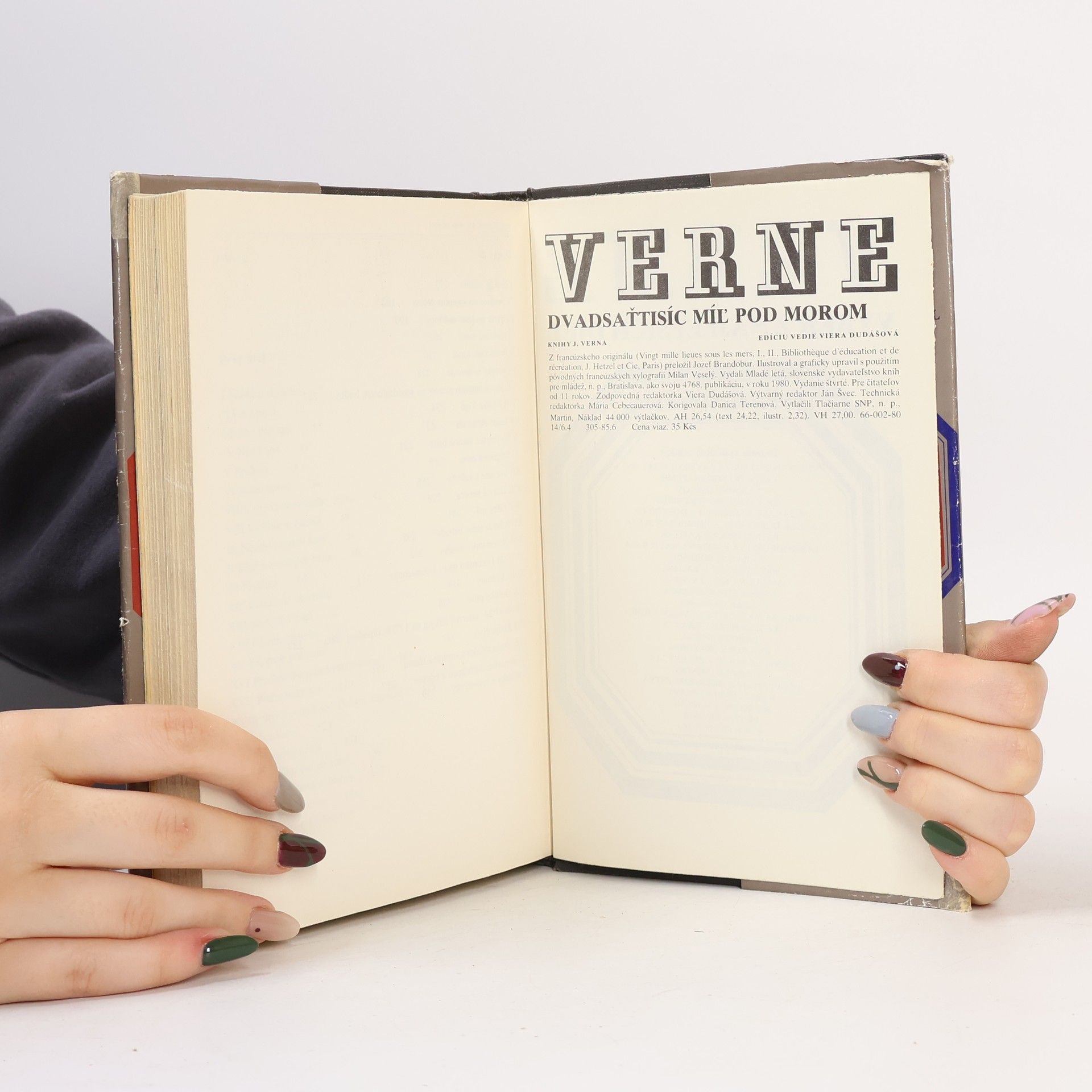 Jules Verne Dvadsaťtisíc míľ pod morom