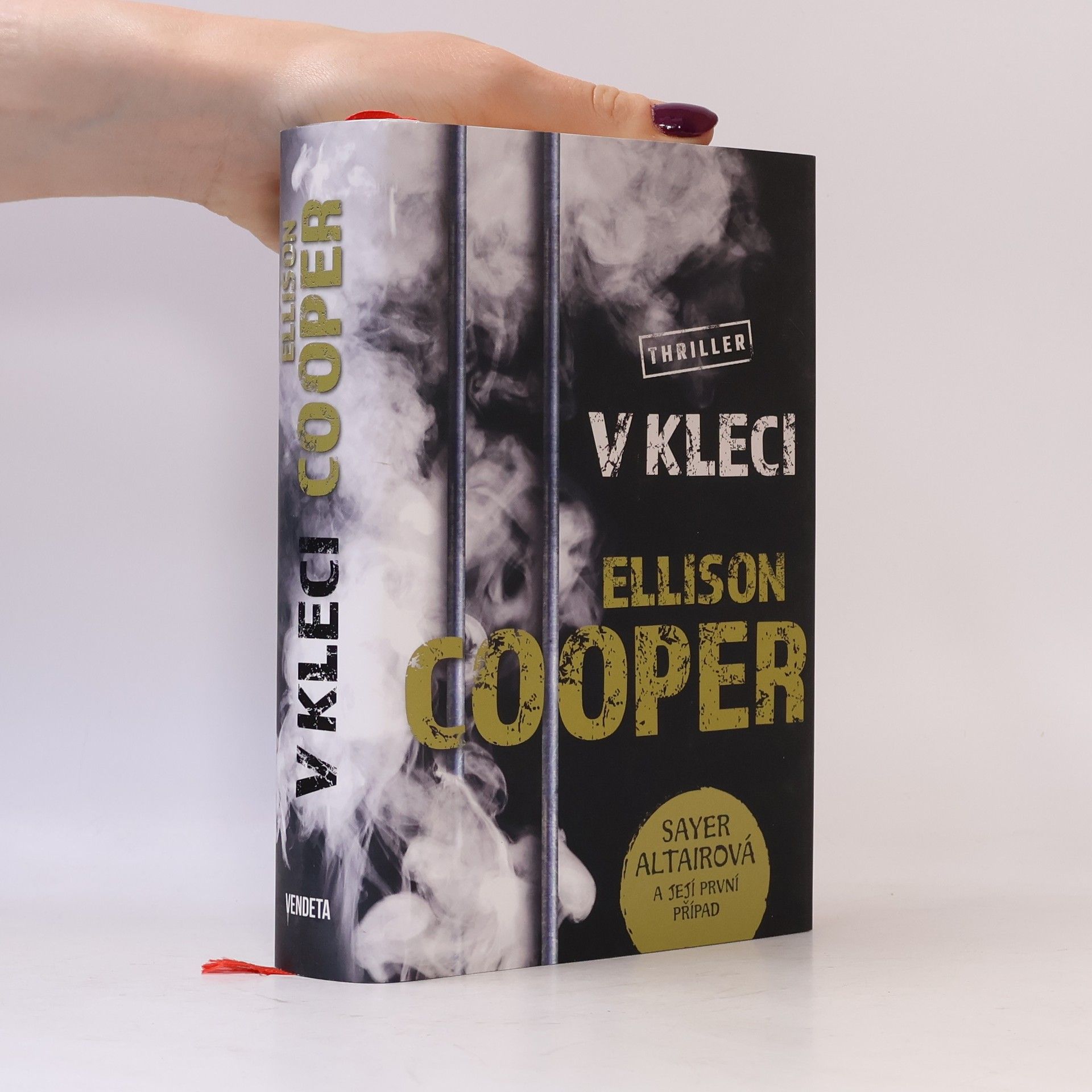 Ellison Cooper V kleci