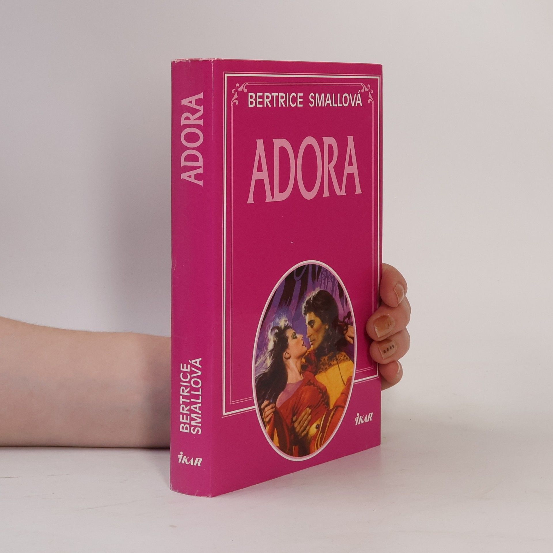 Bertrice Small Adora