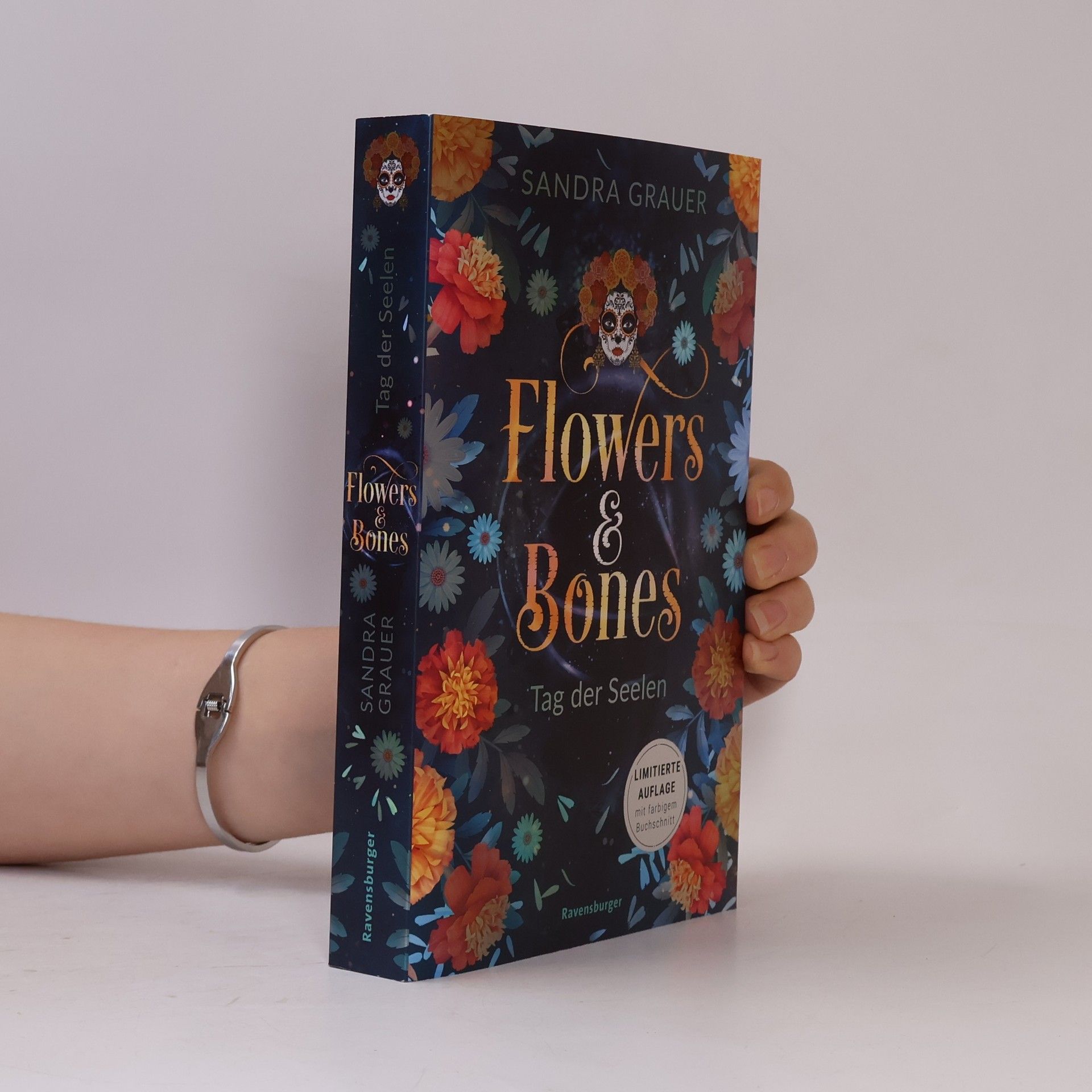 Sandra Grauer Flowers & Bones, 1: Tag der Seelen