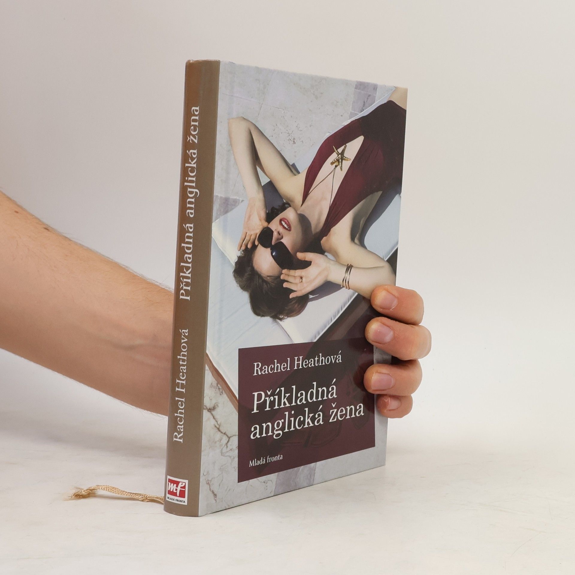 Příkladná anglická žena