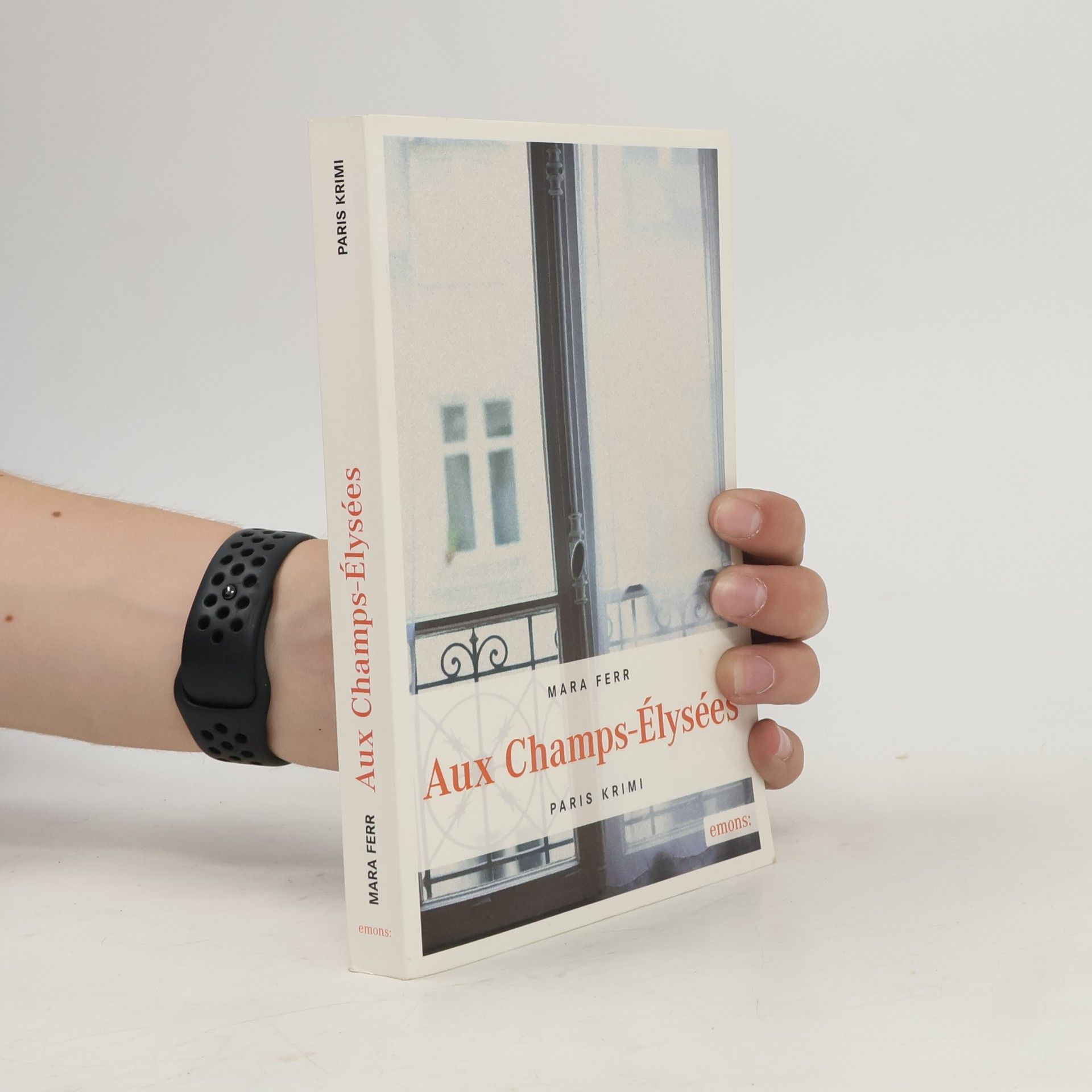 Mara Ferr Aux Champs-Élysées
