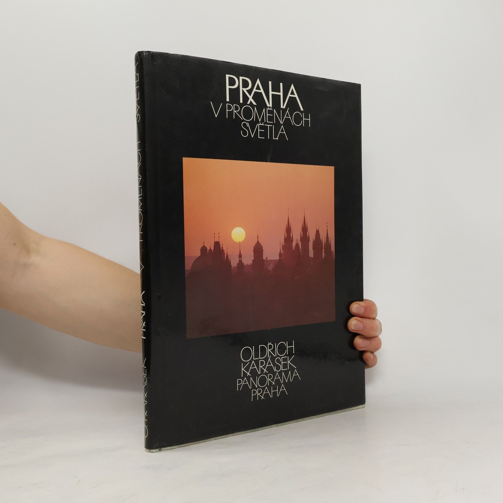 Praha v proměnách světla