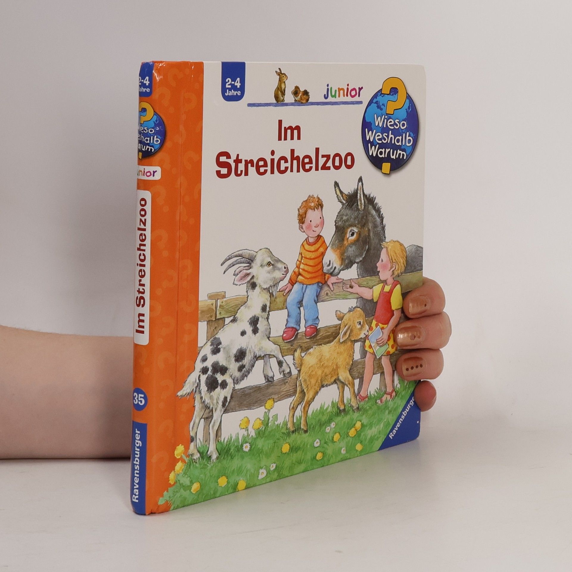 Anne Möller Im Streichelzoo