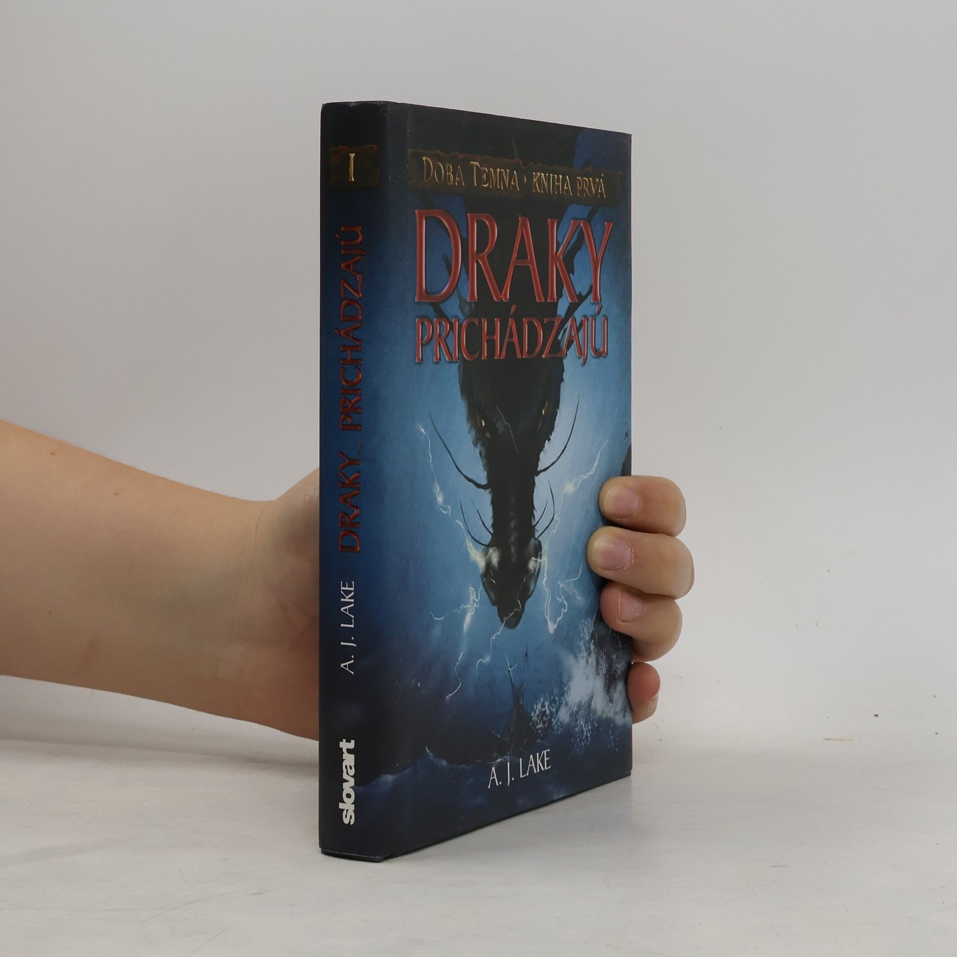 A. J. Lake Draky prichádzajú