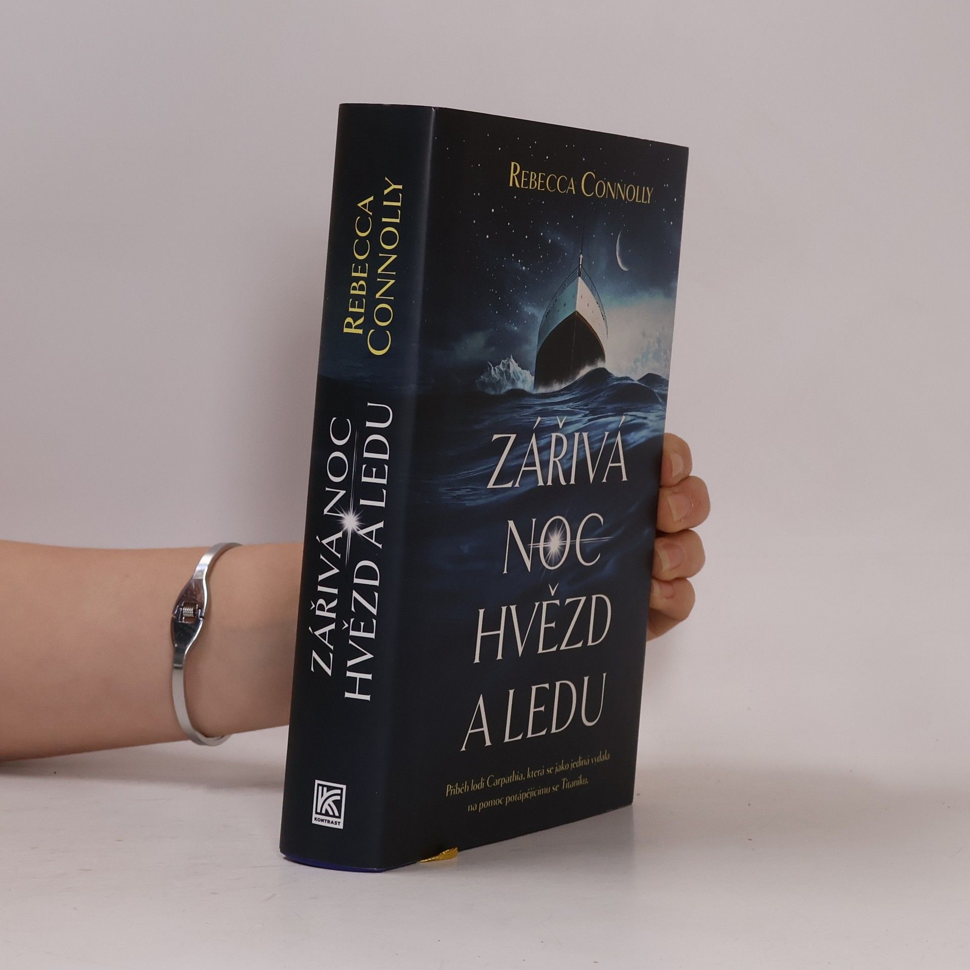 Zářivá noc hvězd a ledu