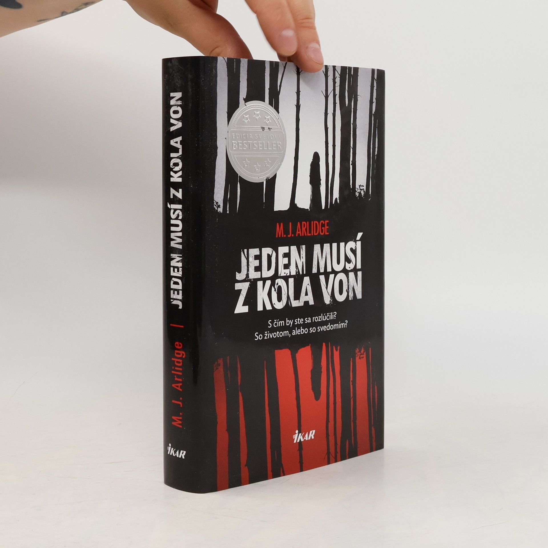 M. J. Arlidge Jeden musí z kola von