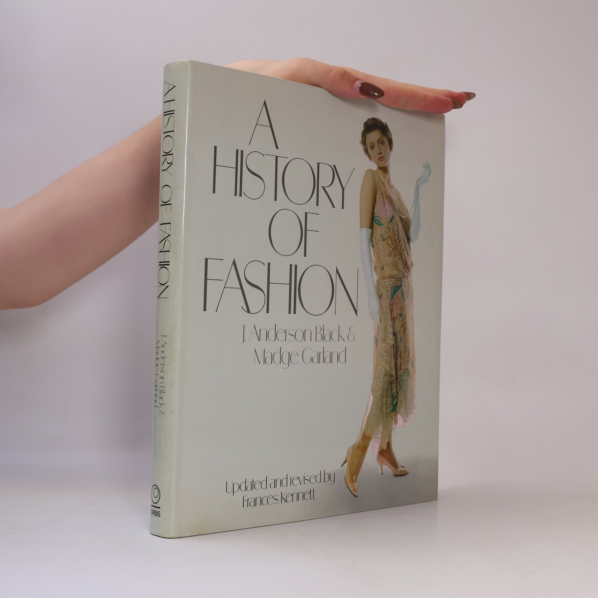Frances Kennett A History of Fashion - Updated and Revised by Frances Kennett
