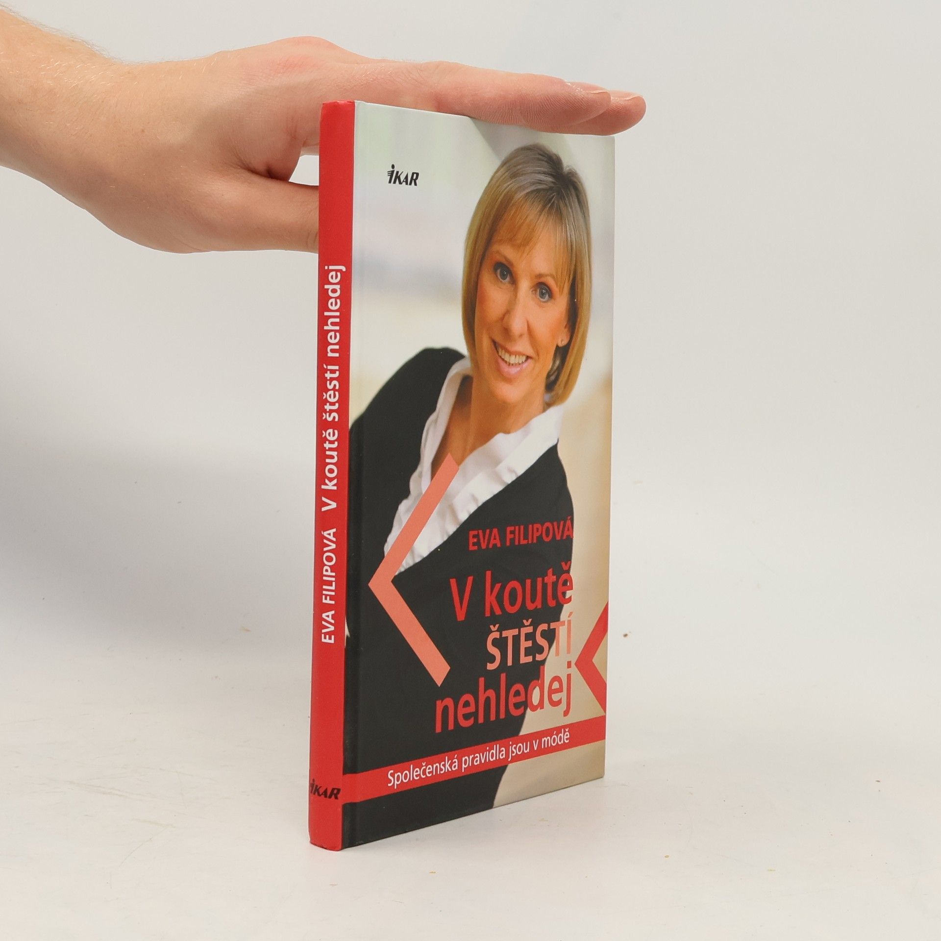 Eva Filip V koutě štěstí nehledej. Společenská pravidla jsou v módě