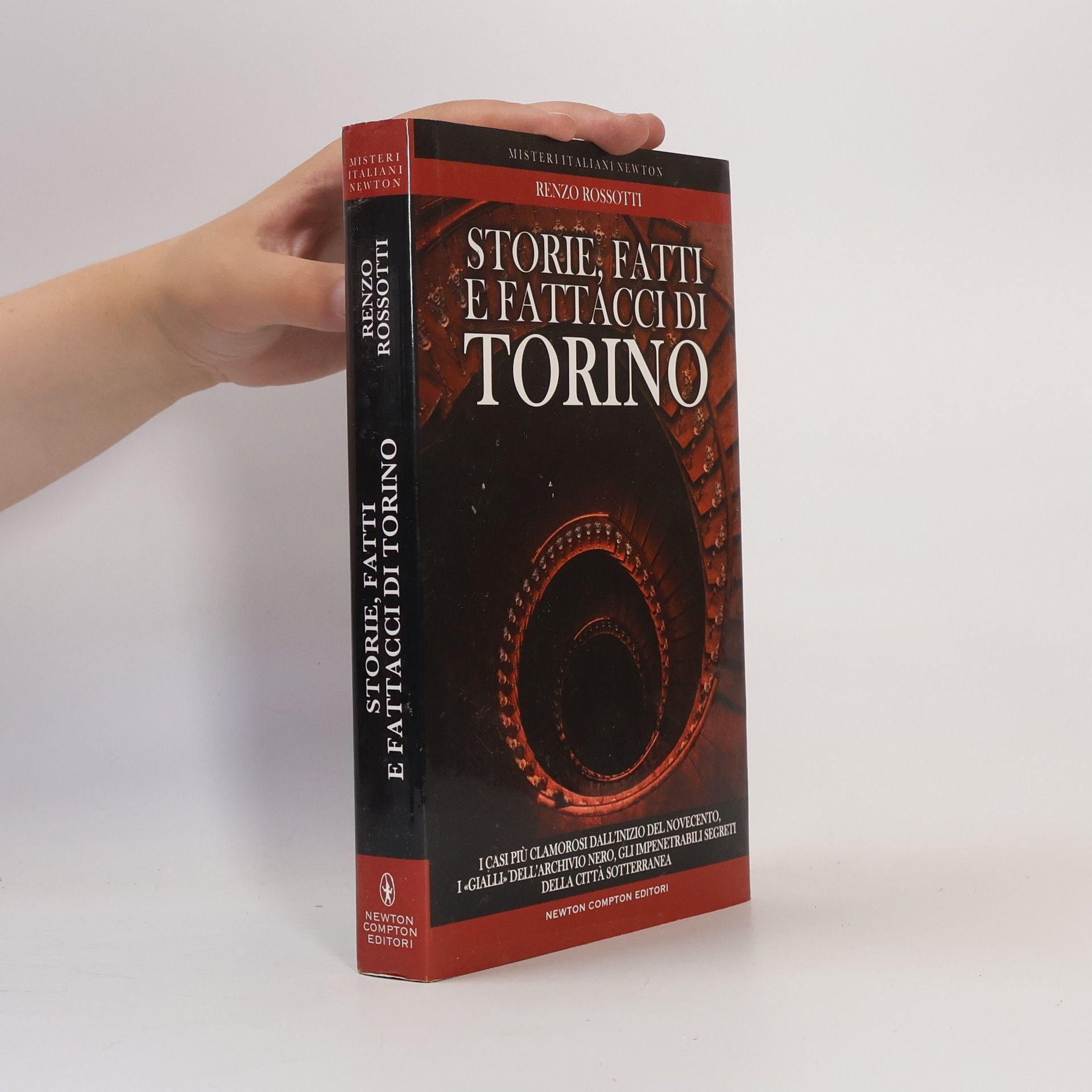 Tradizioni Italiane: Storie, fatti e fattacci di Torino. Fra le quinte della cronaca alla scoperta di personaggi inimmaginabili: i casi più clamorosi dall'inizio del secolo, i «gialli»..