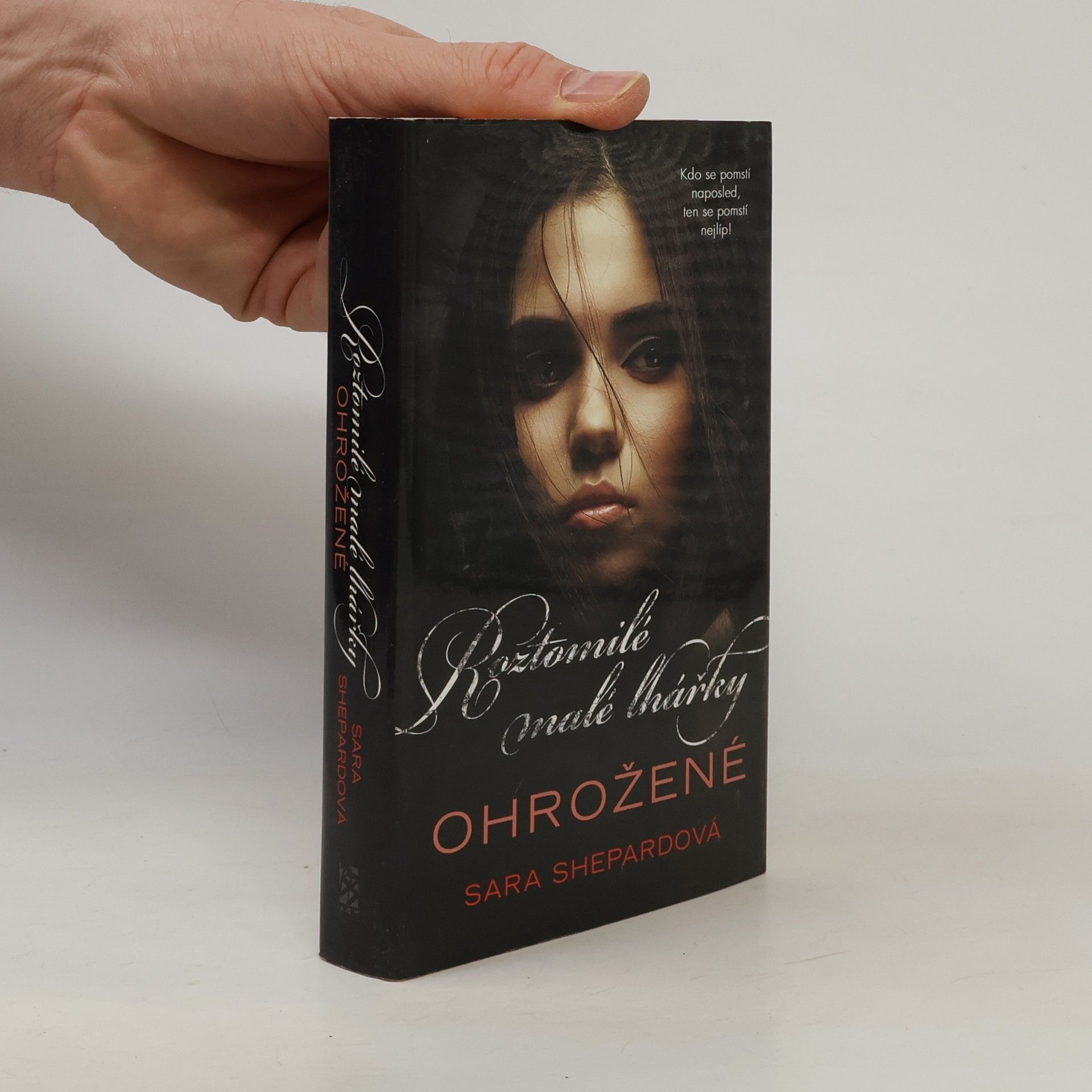 Sara Shepard Roztomilé malé lhářky. Ohrožené
