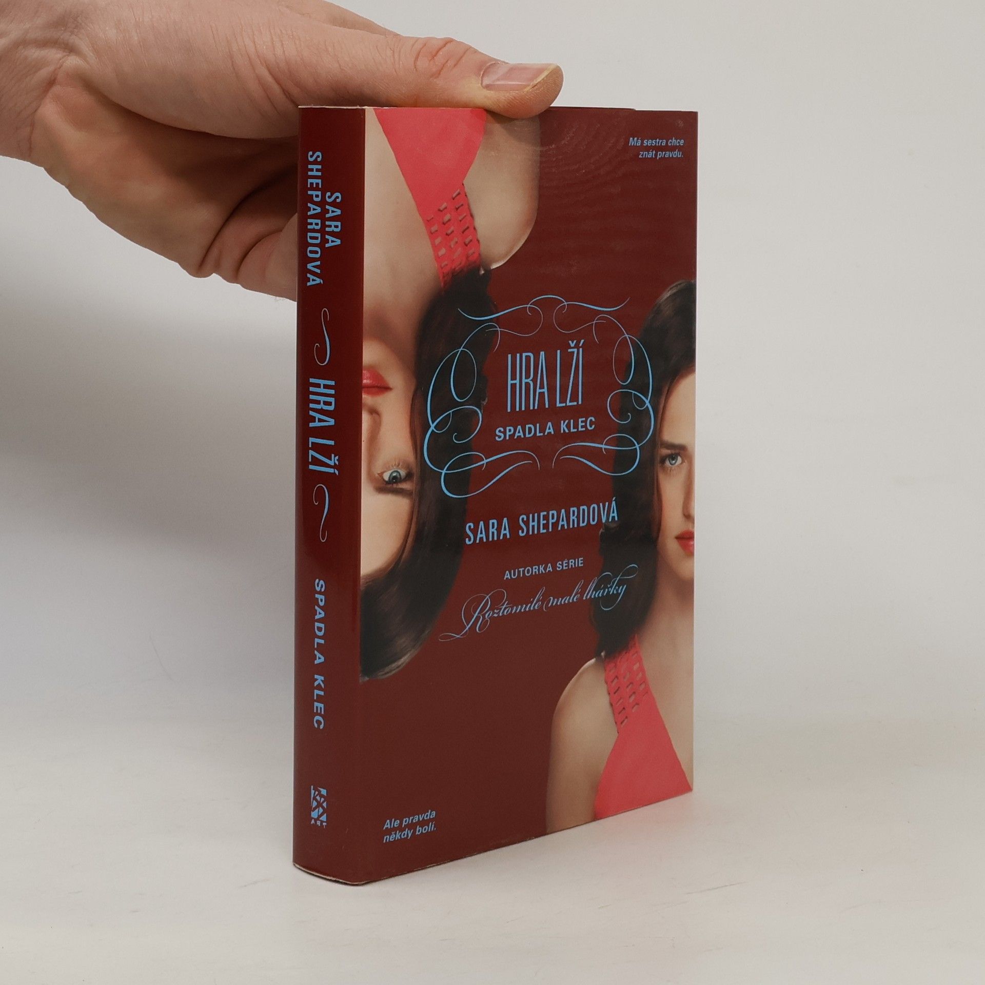 Sara Shepard Hra lží. Spadla klec