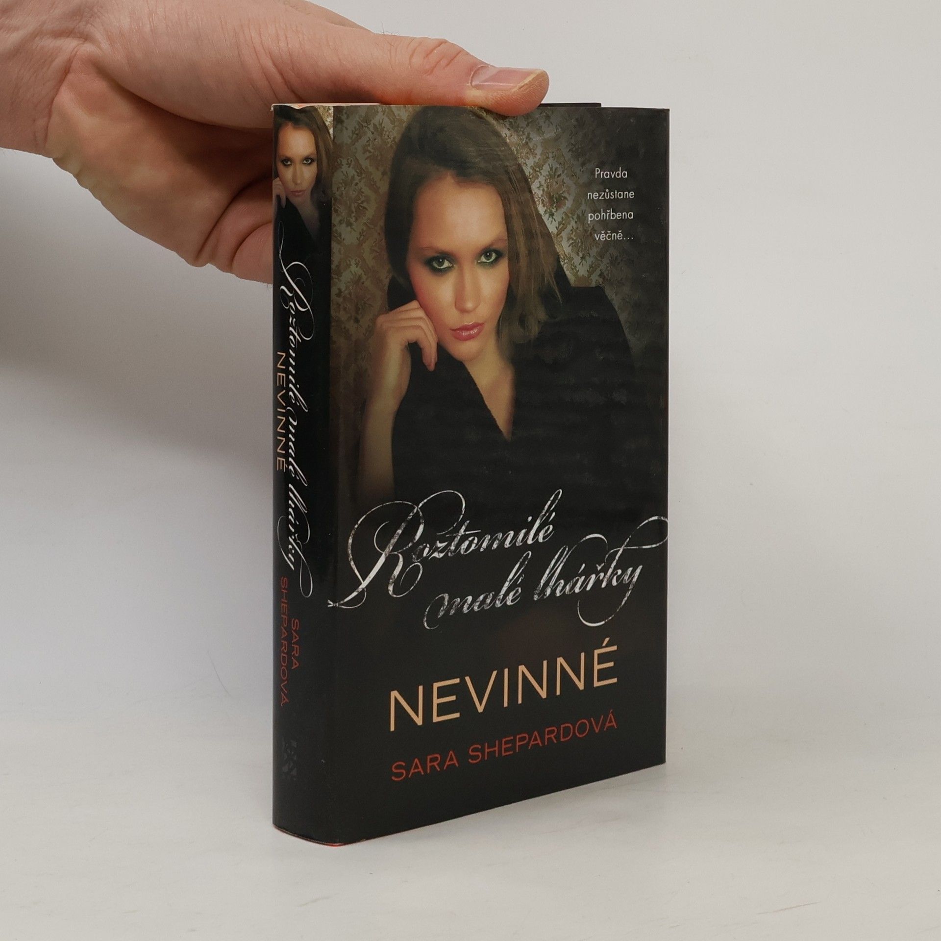 Sara Shepard Roztomilé malé lhářky. Nevinné
