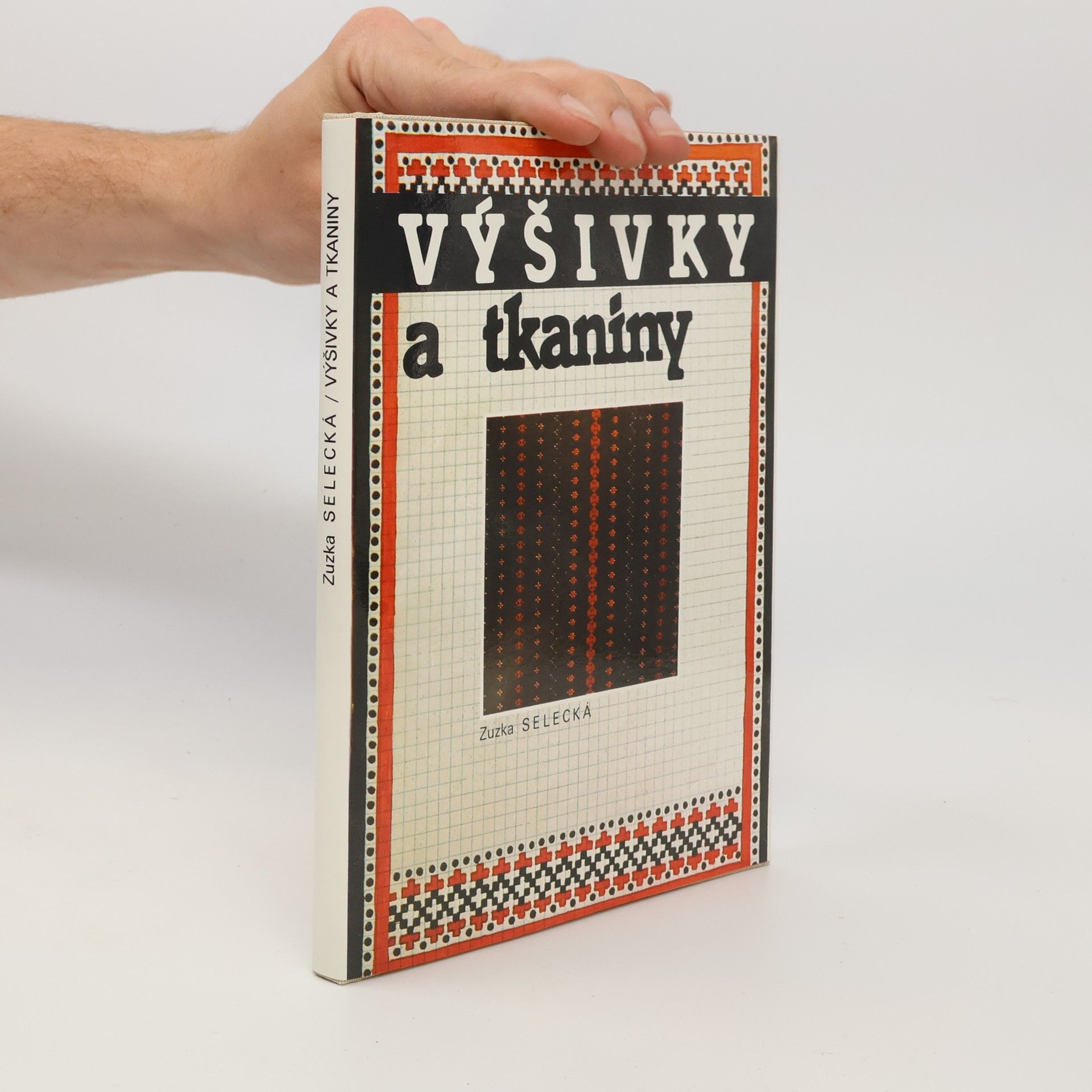 Zuzka Selecká Výšivky a tkaniny