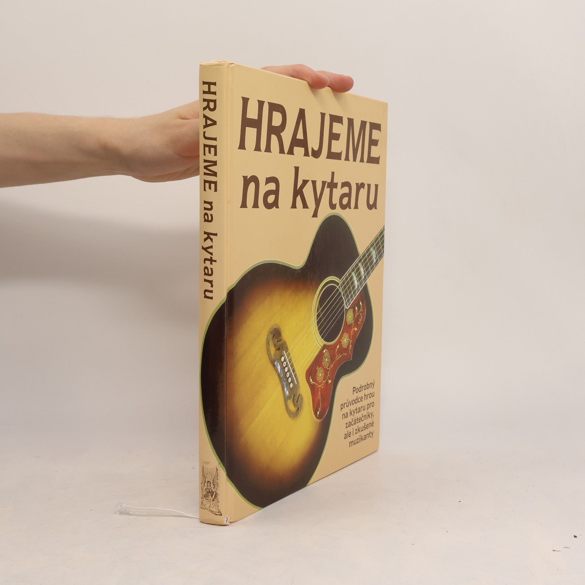 Pavel Dan Hrajeme na kytaru