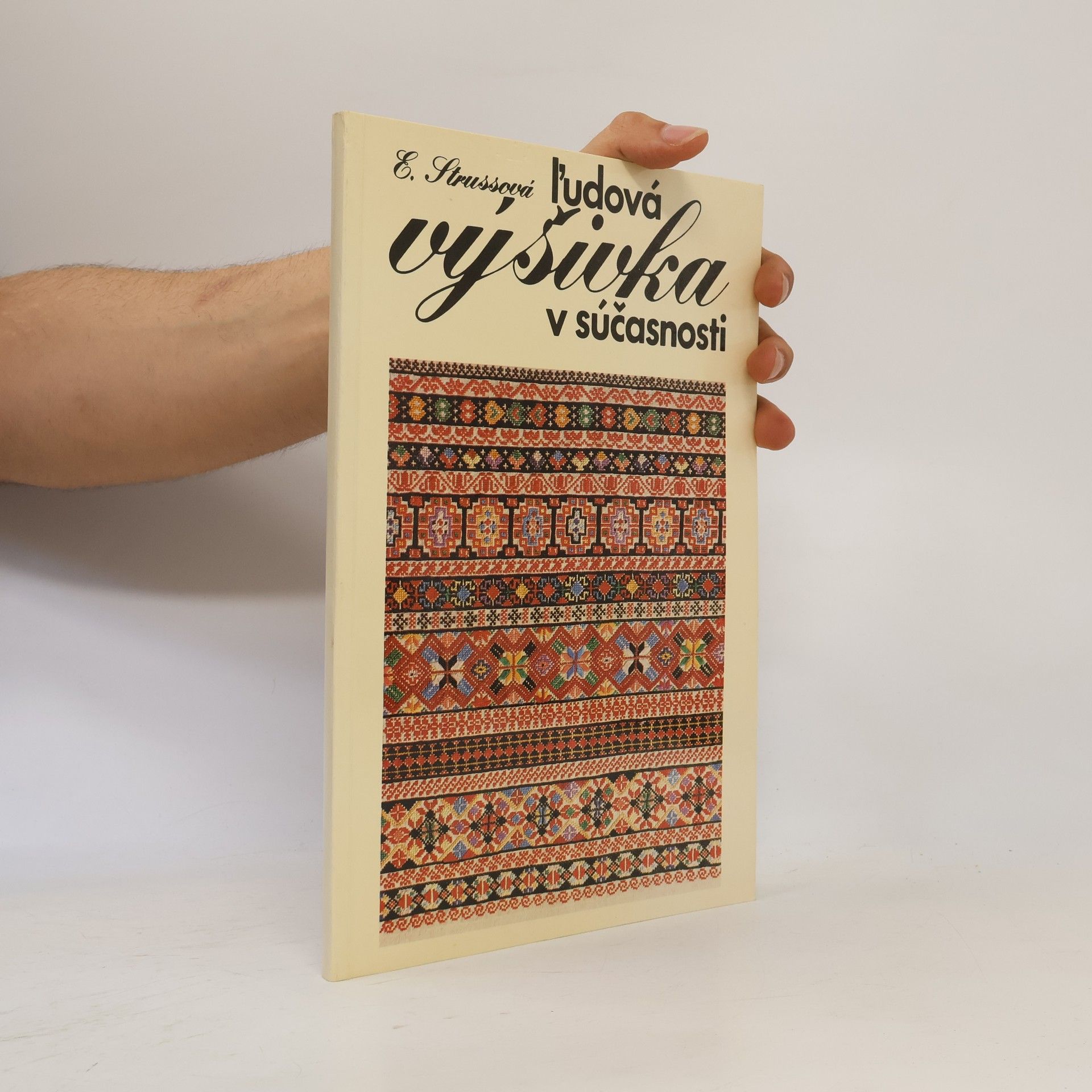 Elena Strussová Ľudová výšivka v súčasnosti