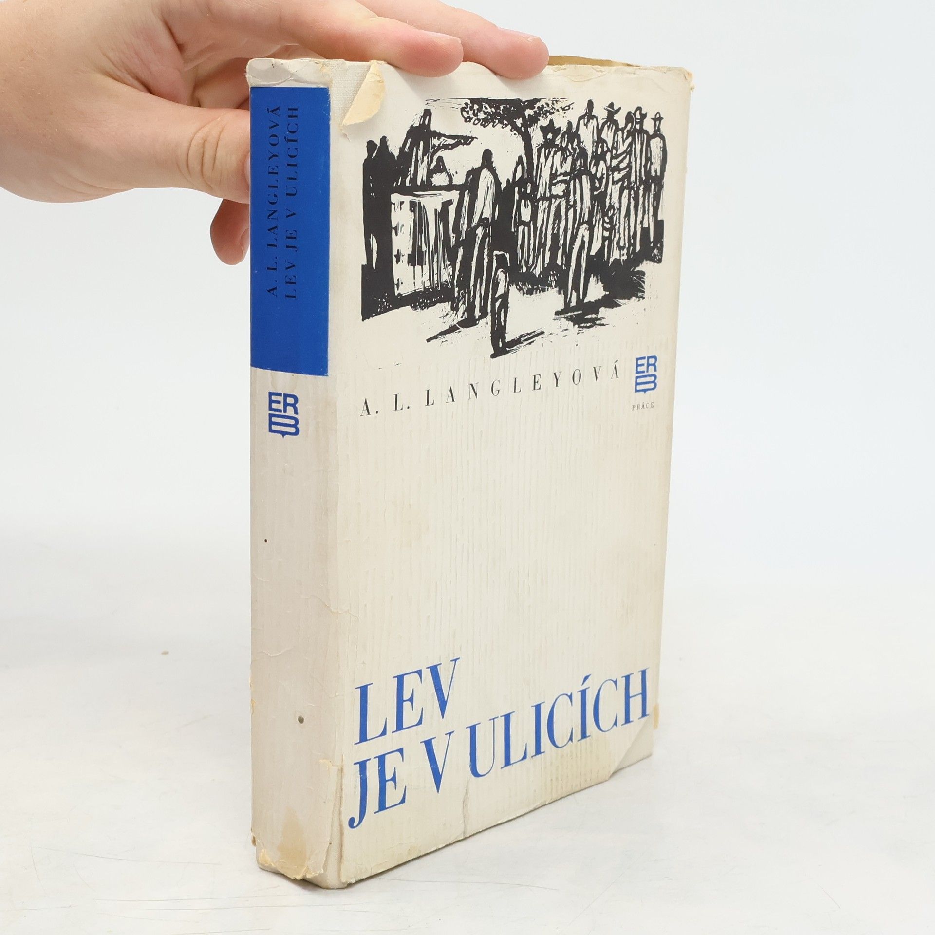 Adria Locke Langley Lev je v ulicích
