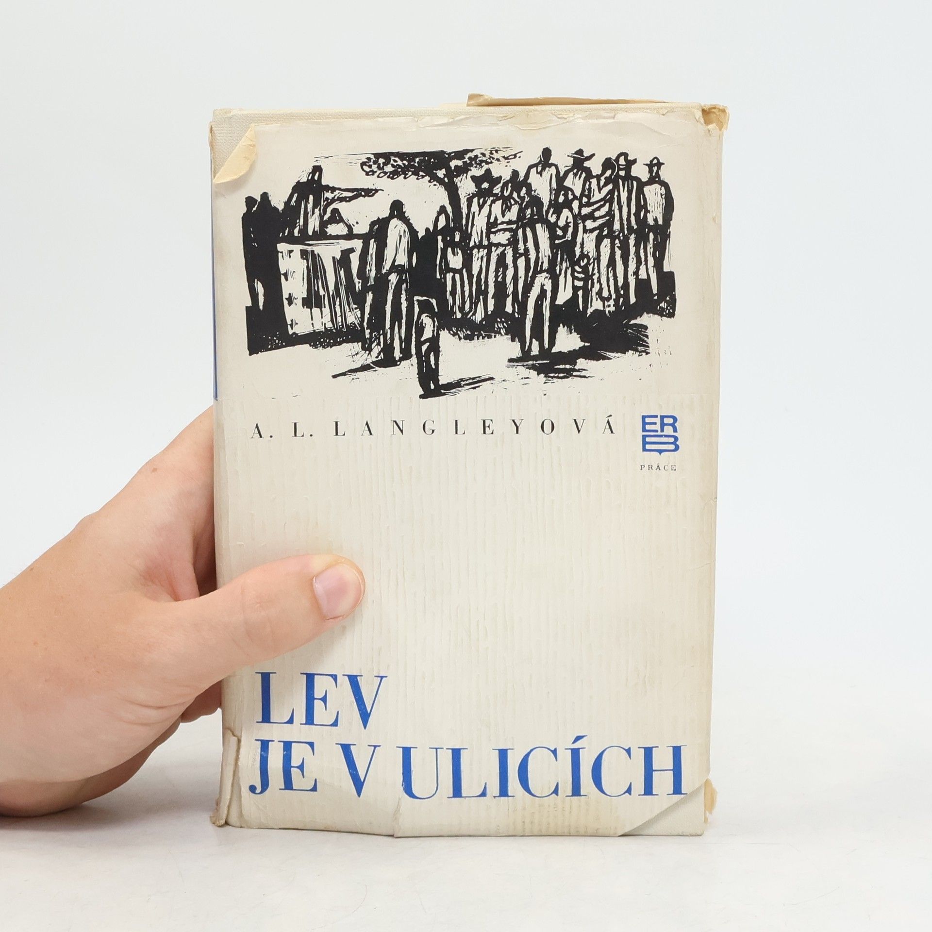 Adria Locke Langley Lev je v ulicích