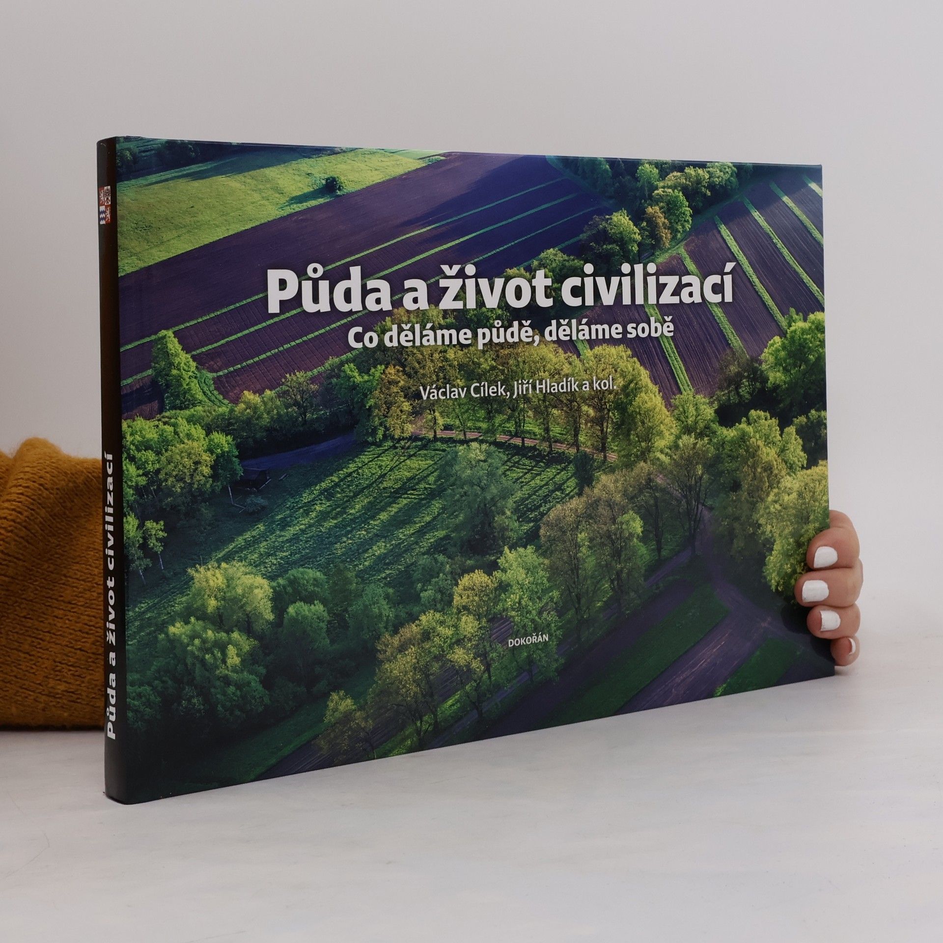 AA.VV. Půda a život civilizací: co děláme půdě, děláme sobě