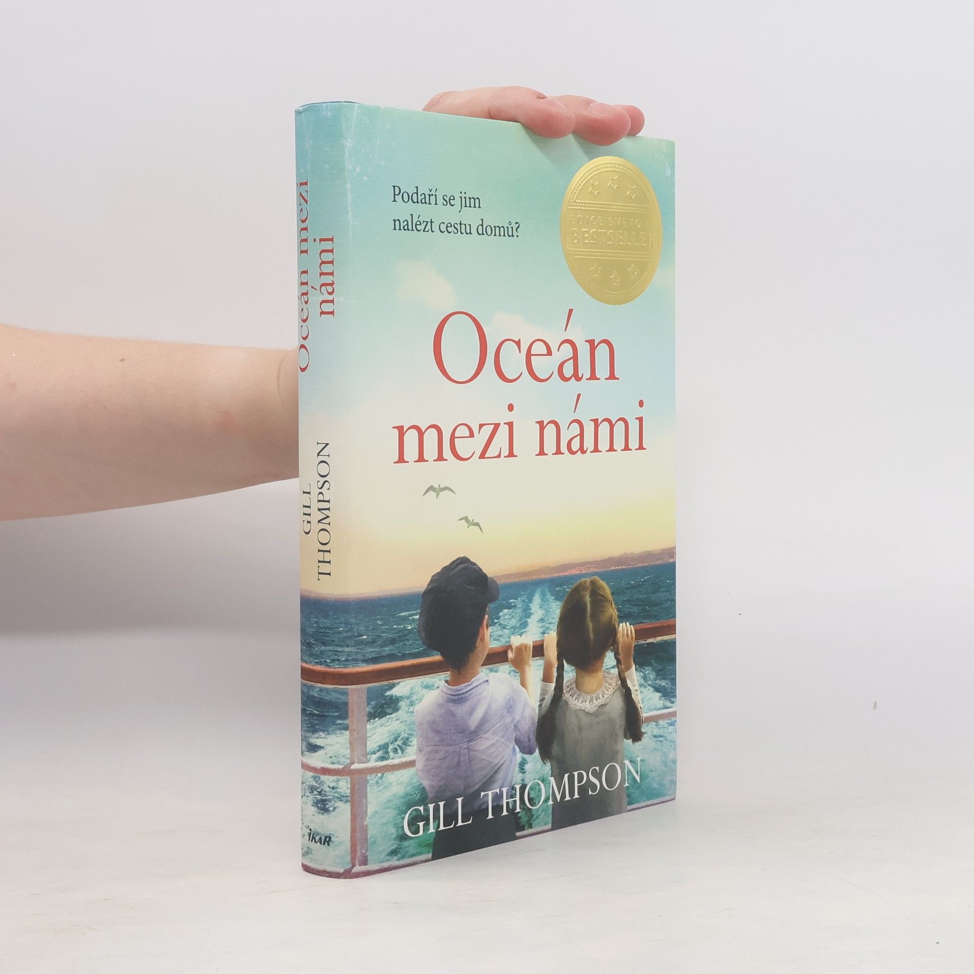 Gill Thompson Oceán mezi námi