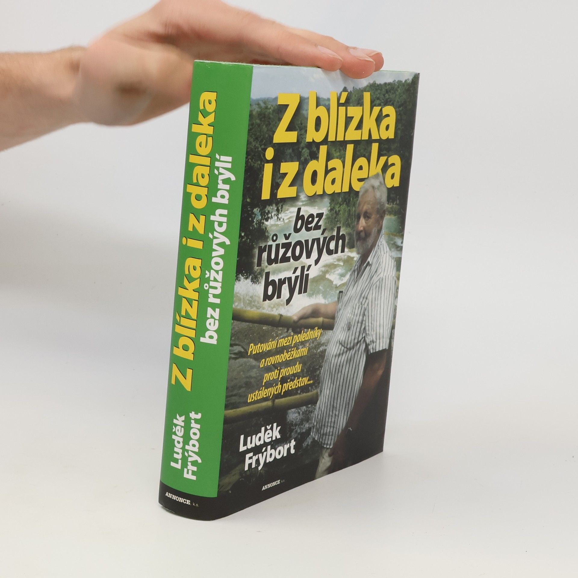 Luděk Frýbort Z blízka i z daleka bez růžových brýlí, aneb, Putování mezi poledníky a rovnoběžkami proti proudu ustálených představ--