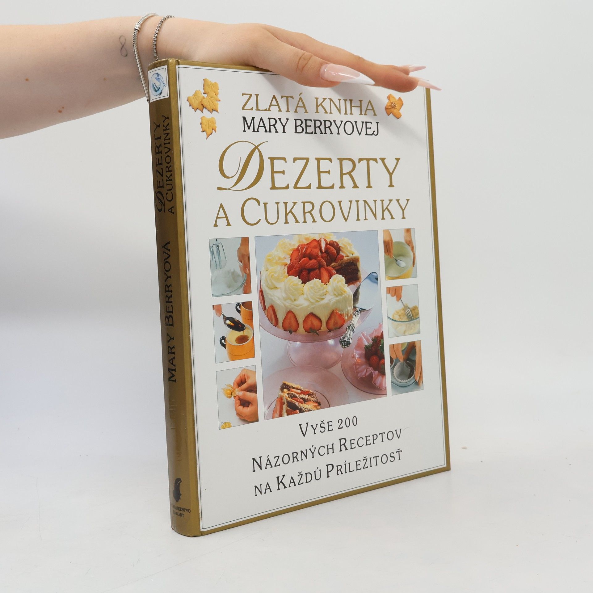 Mary Berry Zlatá kniha Mary Berryovej Dezerty a cukrovinky : vyše 200 názorných receptov na každú príležitosť