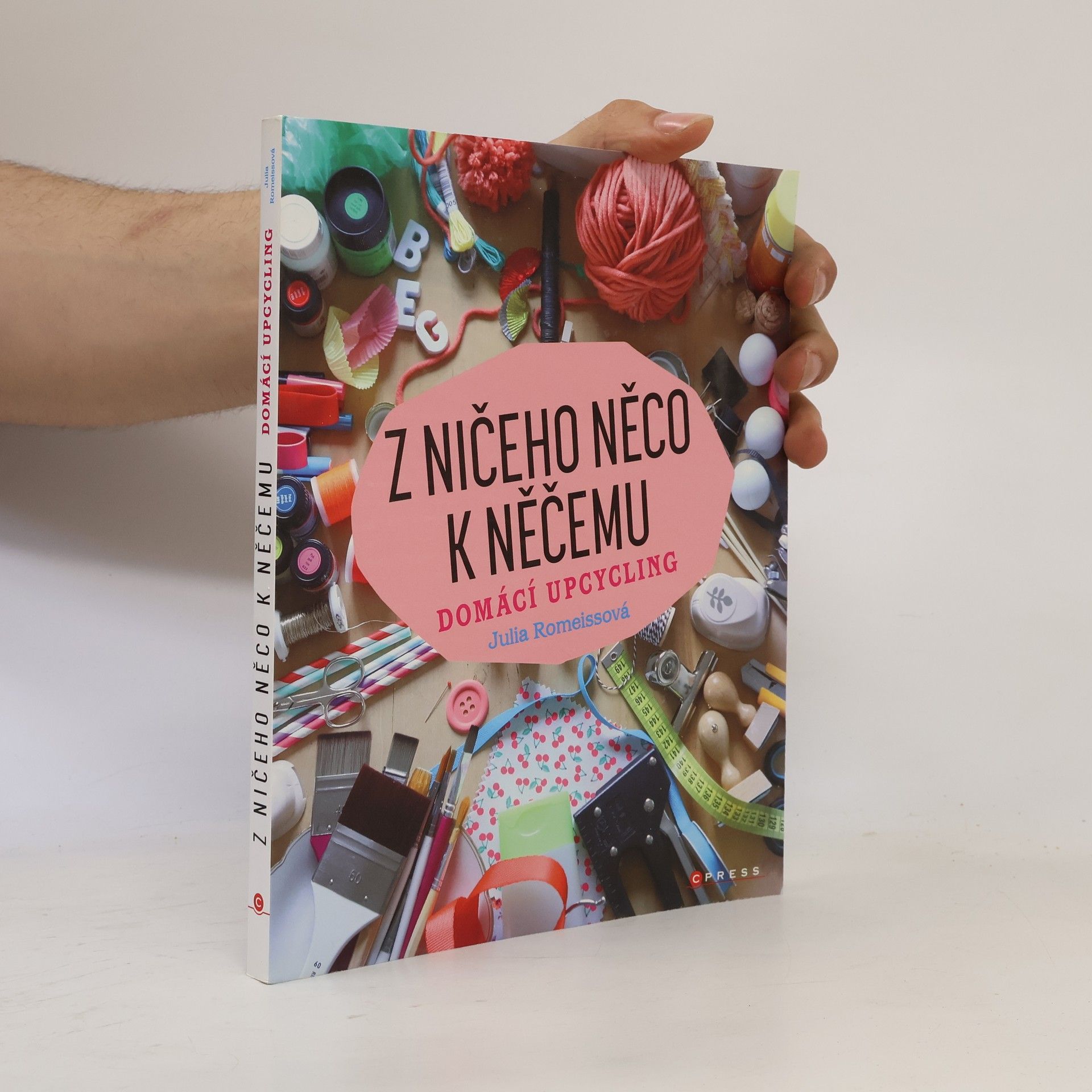 Julia Romeissová Z ničeho něco k něčemu: Domácí upcycling