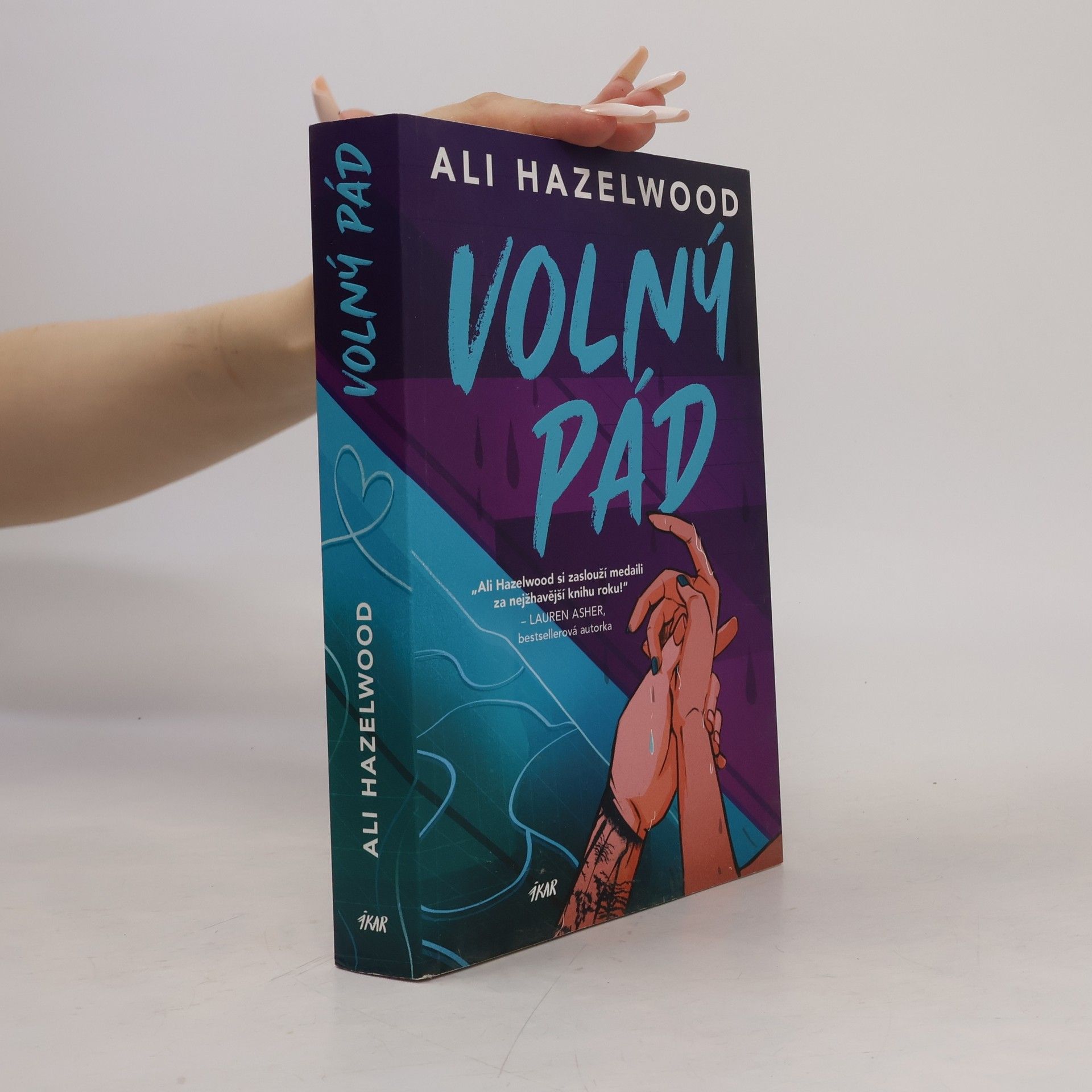 Ali Hazelwood Volný pád