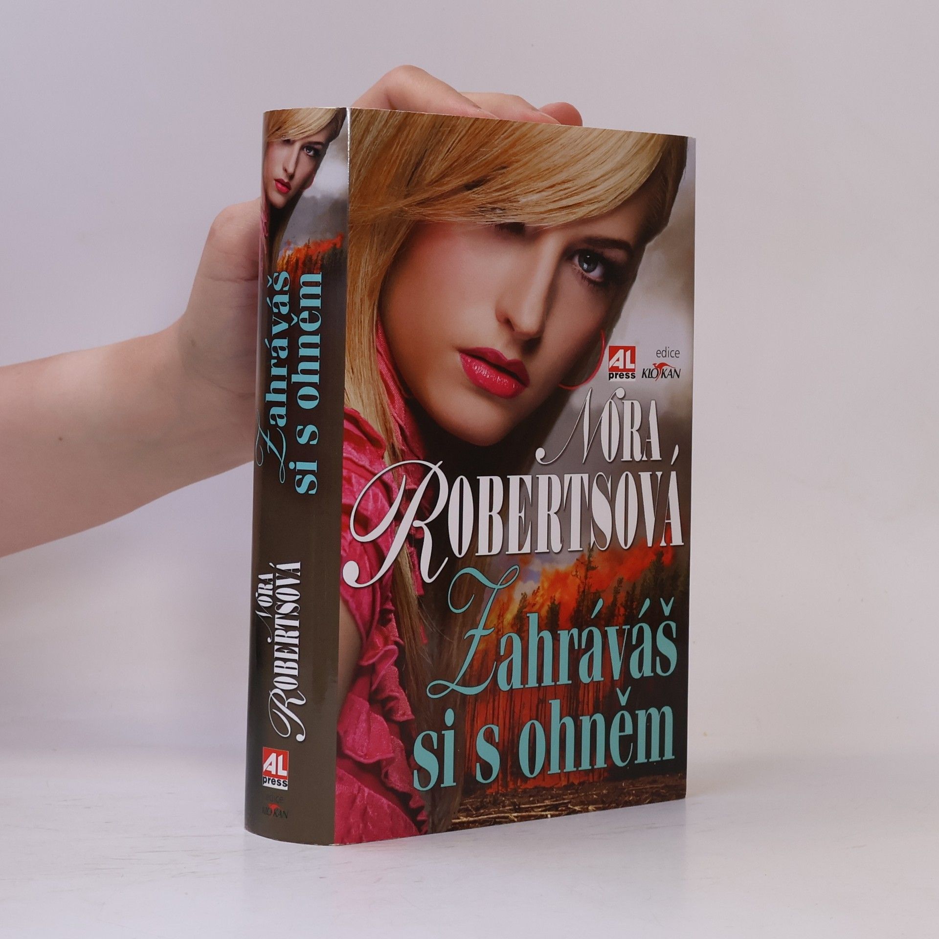 Nora Roberts Zahráváš si s ohněm